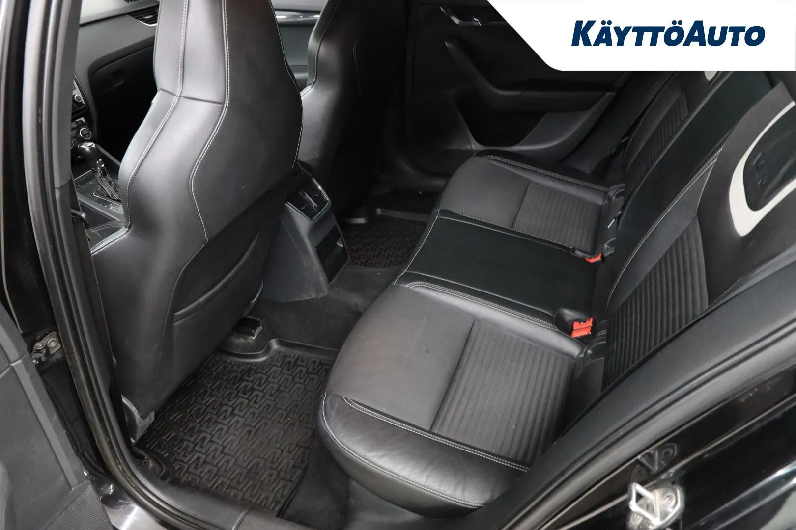 SKODA Octavia EMX-281 carousel image