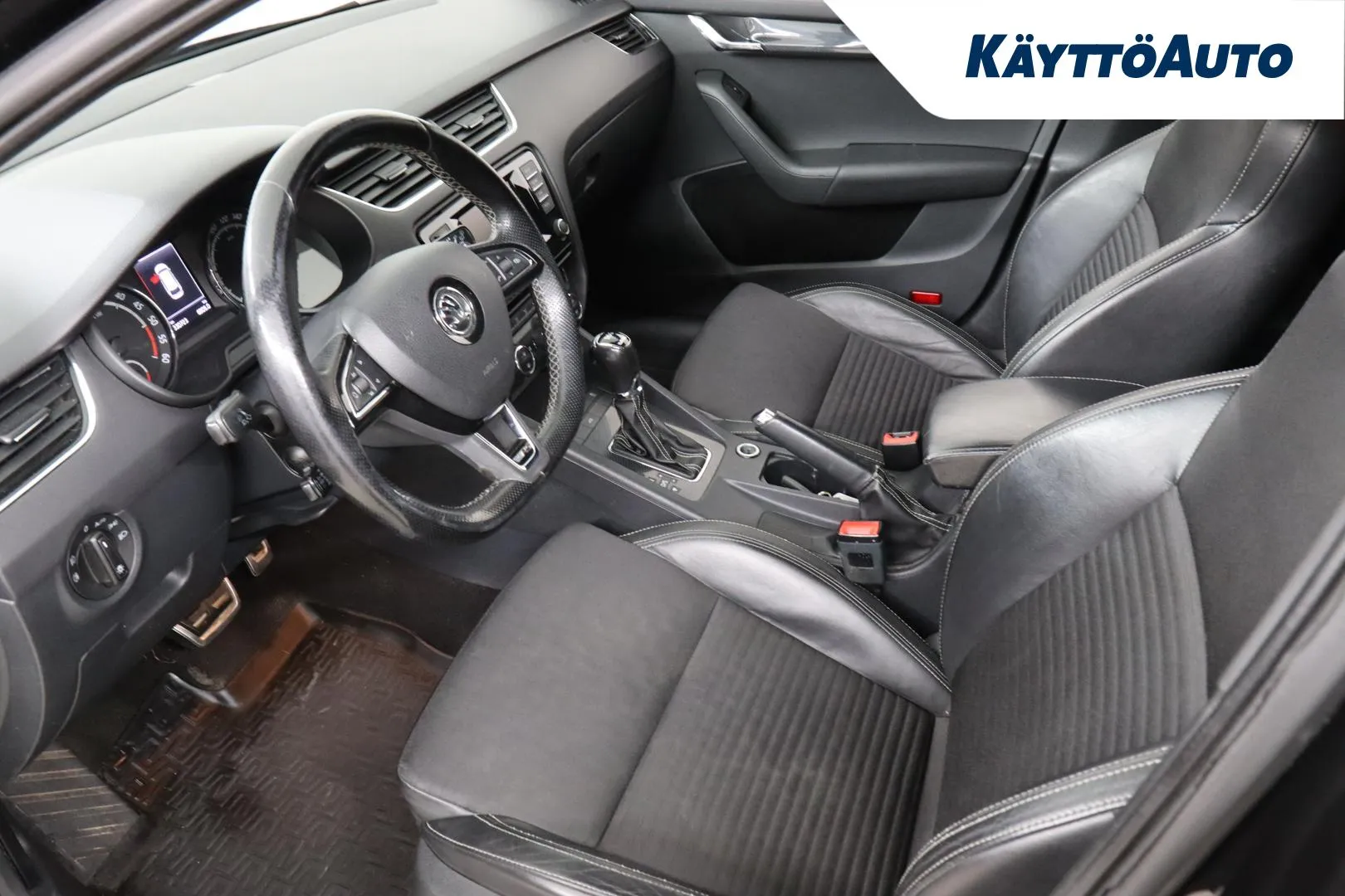 SKODA Octavia EMX-281 carousel image