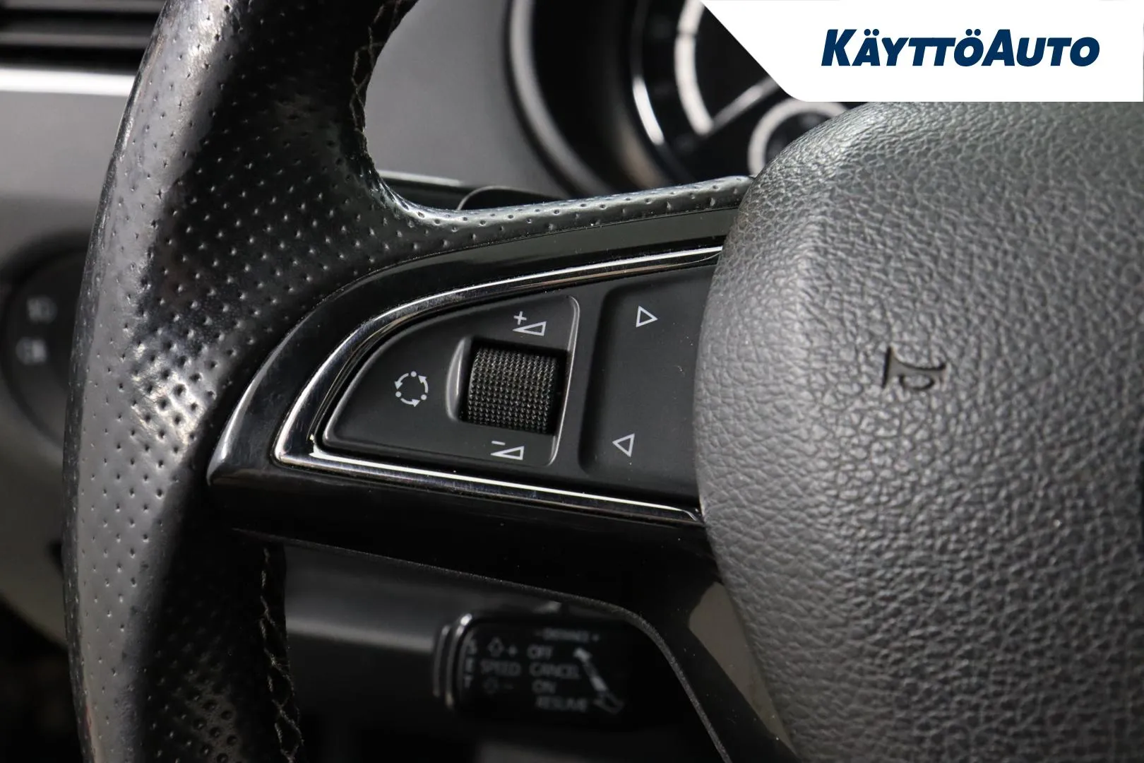 SKODA Octavia EMX-281 carousel image