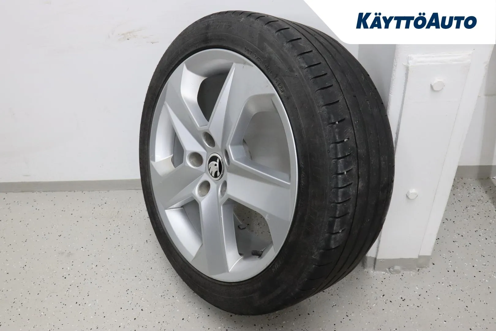 SKODA Octavia EMX-281 carousel image