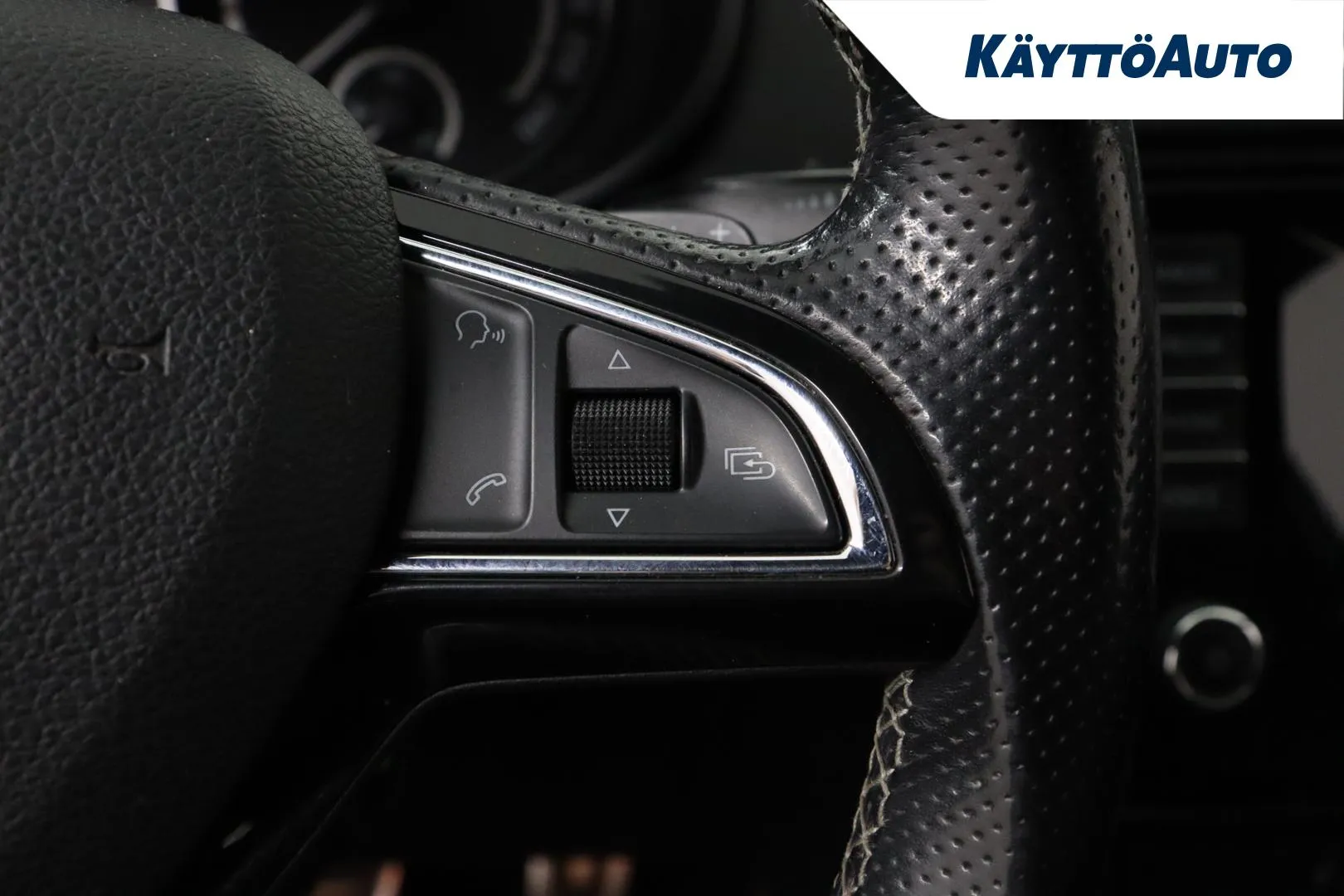 SKODA Octavia EMX-281 carousel image