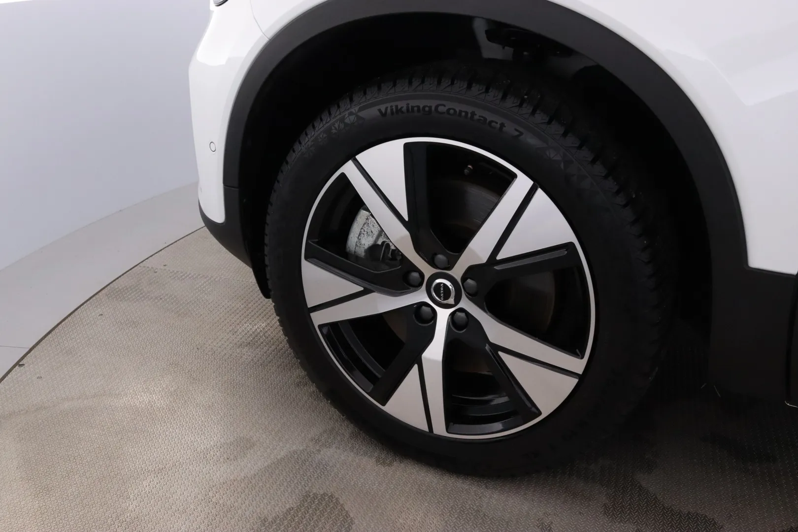 VOLVO XC40 XSM-686 carousel image