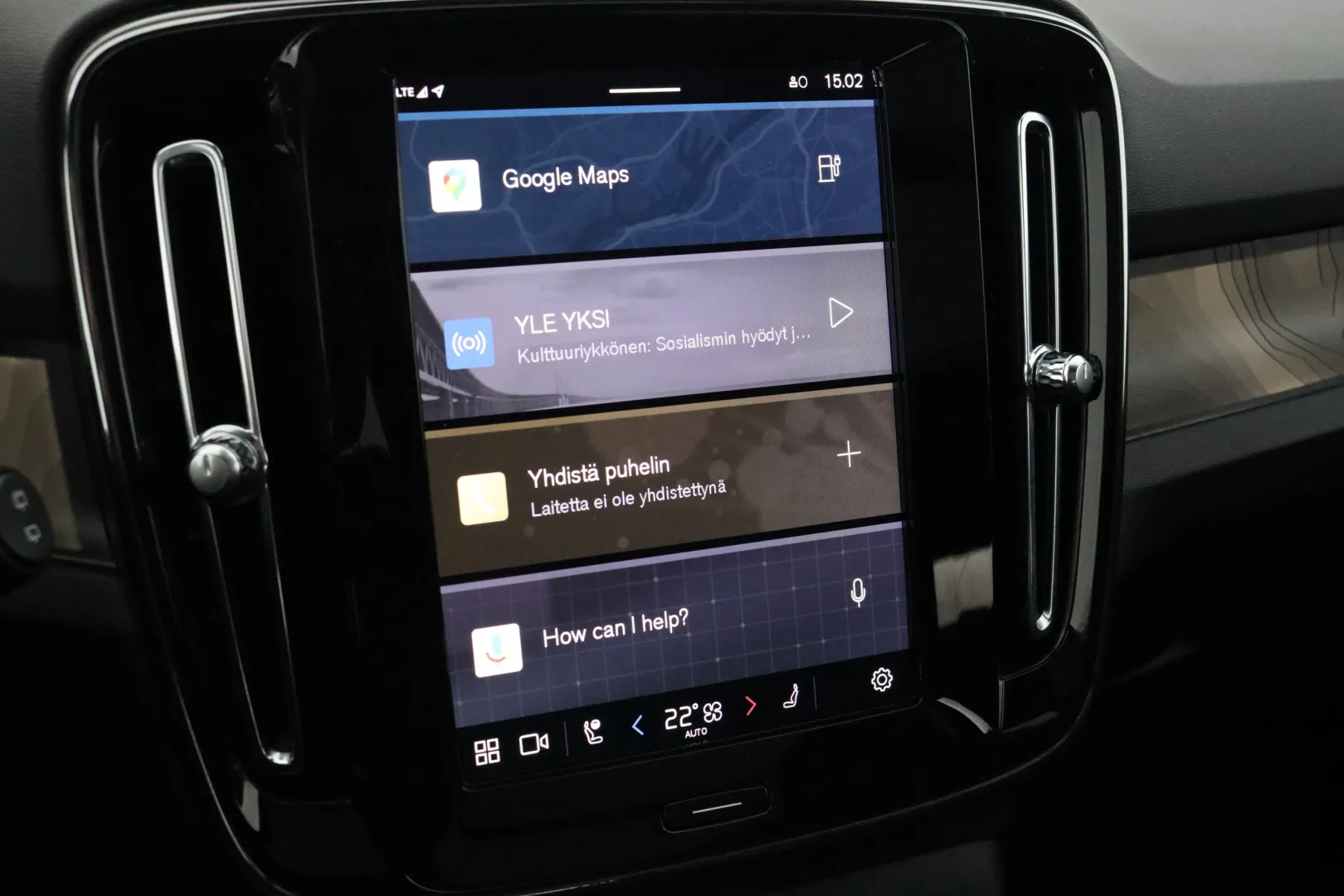 VOLVO XC40 XSM-686 carousel image