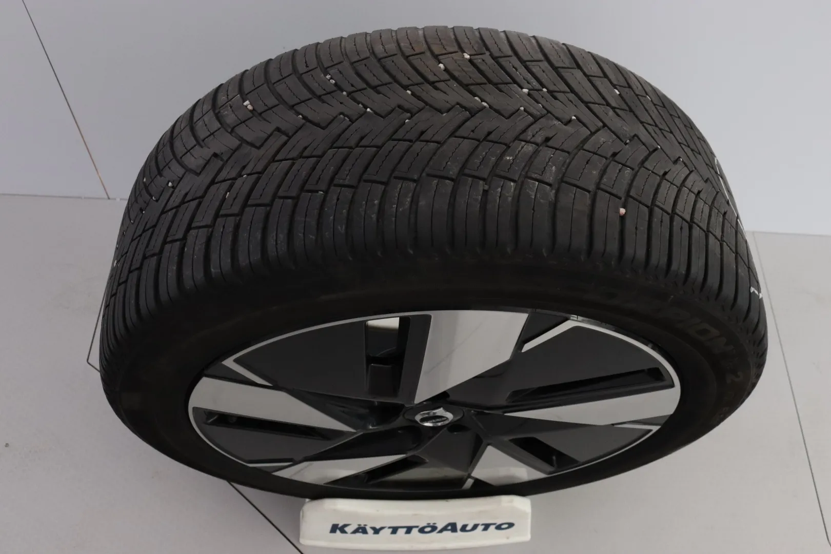 VOLVO XC40 XSM-686 carousel image