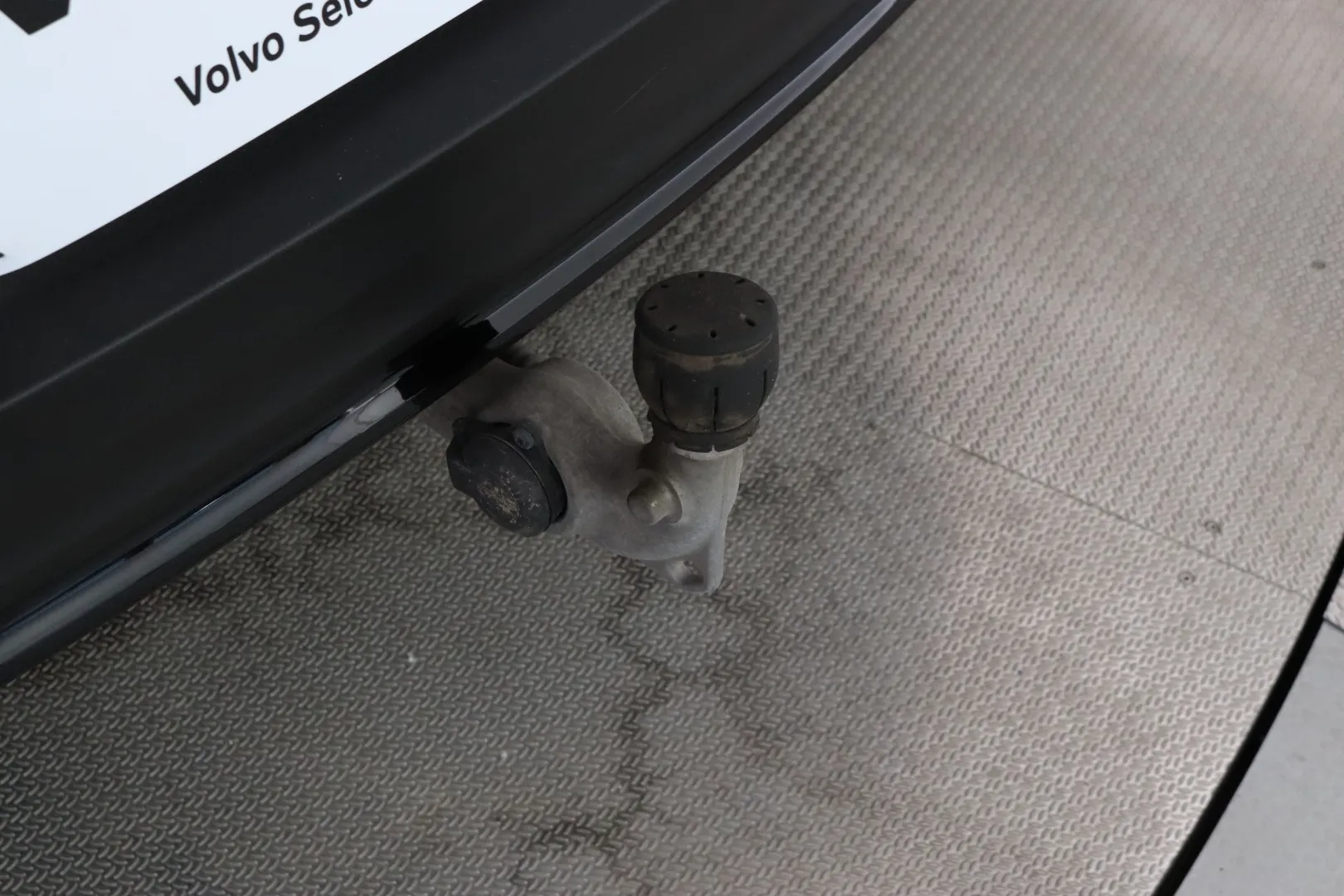 VOLVO XC40 XSM-686 carousel image