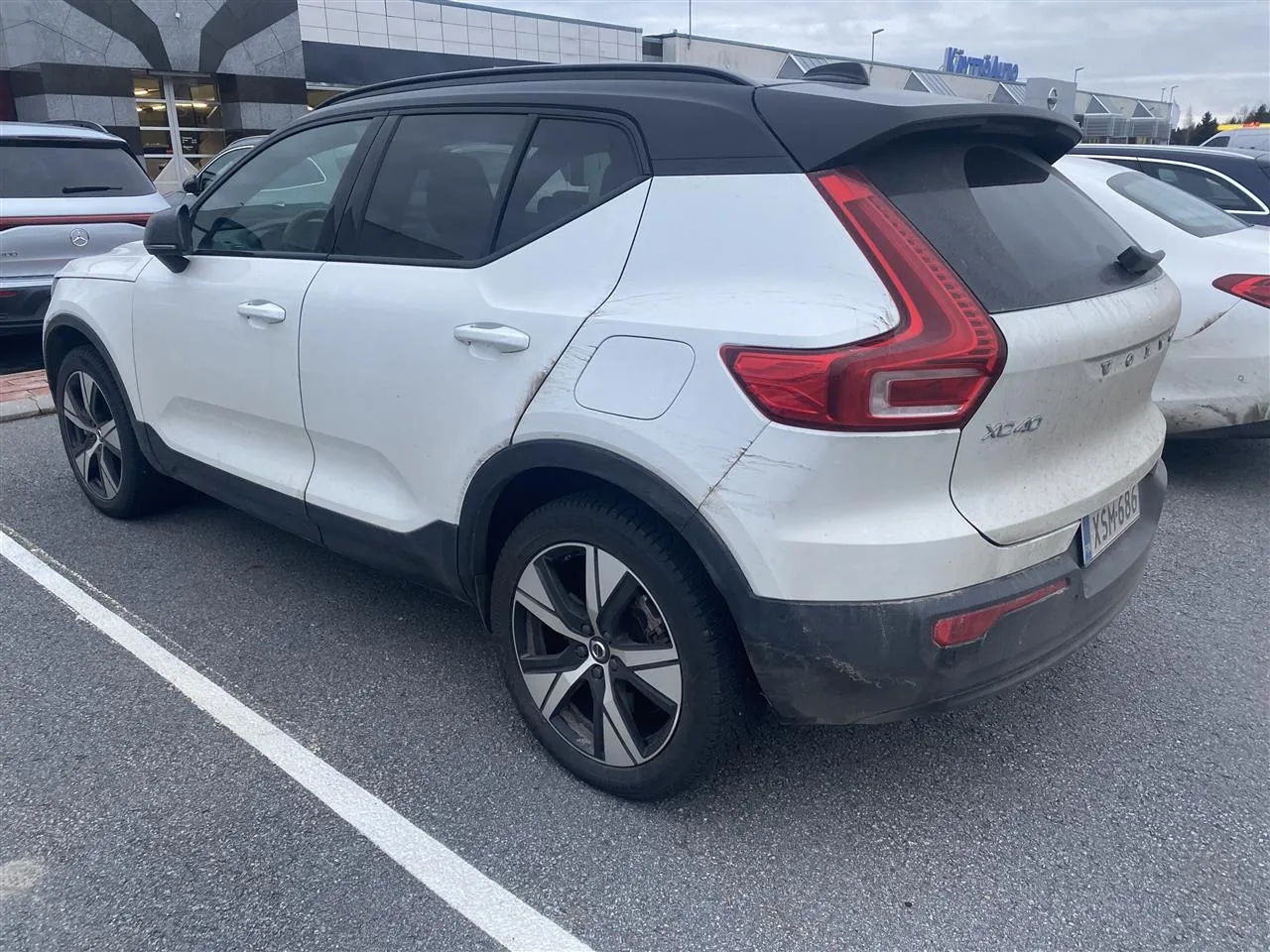 VOLVO XC40 XSM-686 carousel image
