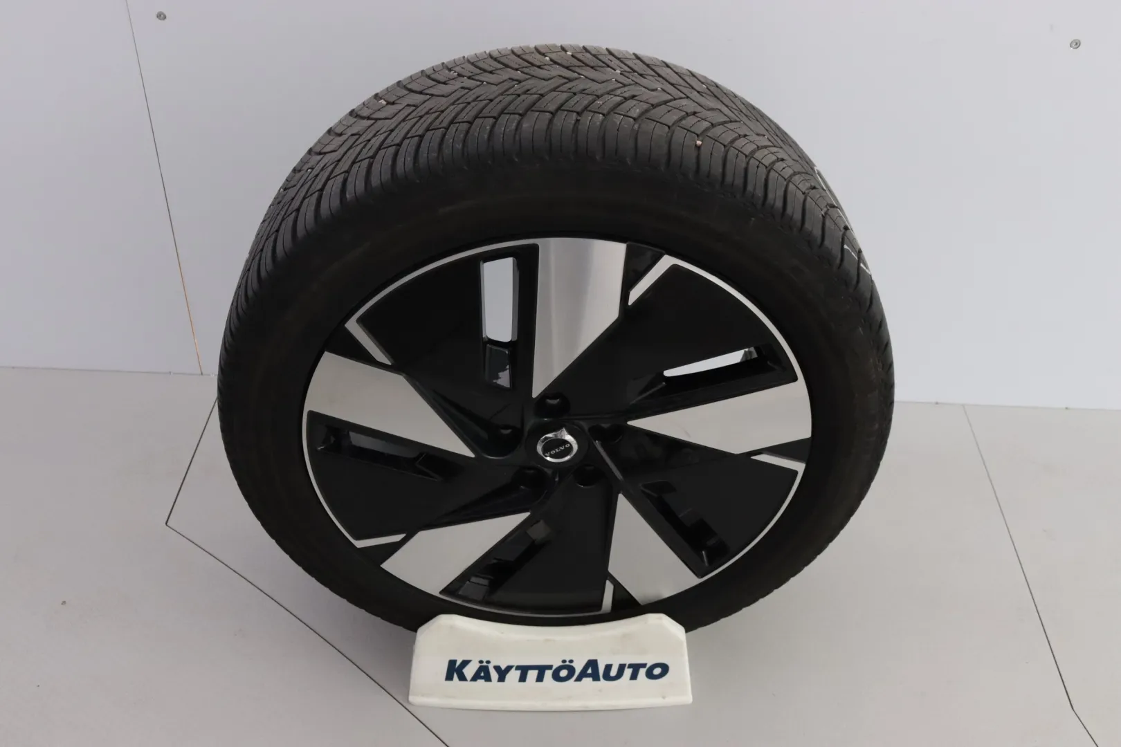 VOLVO XC40 XSM-686 carousel image