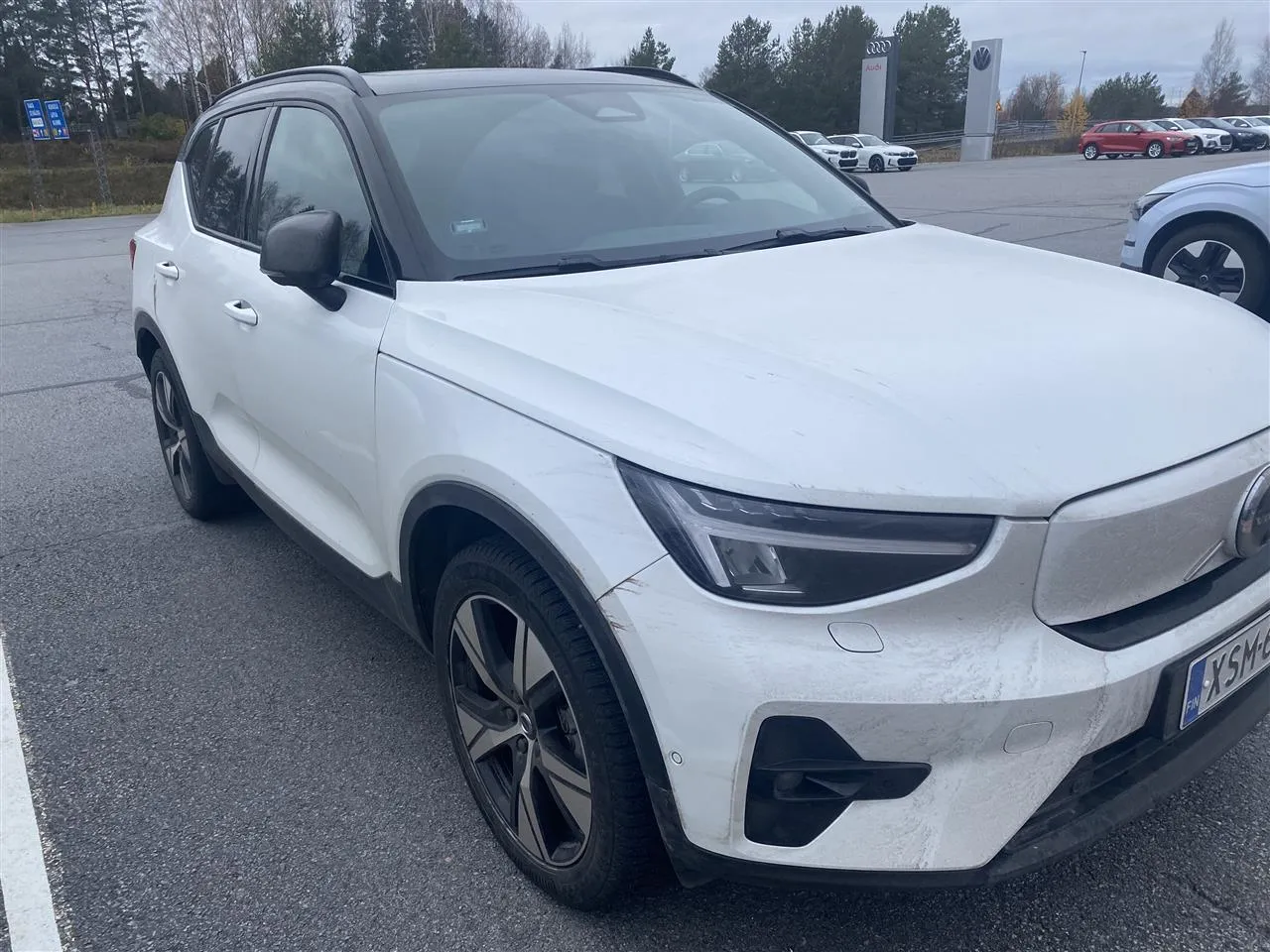 VOLVO XC40 XSM-686 carousel image