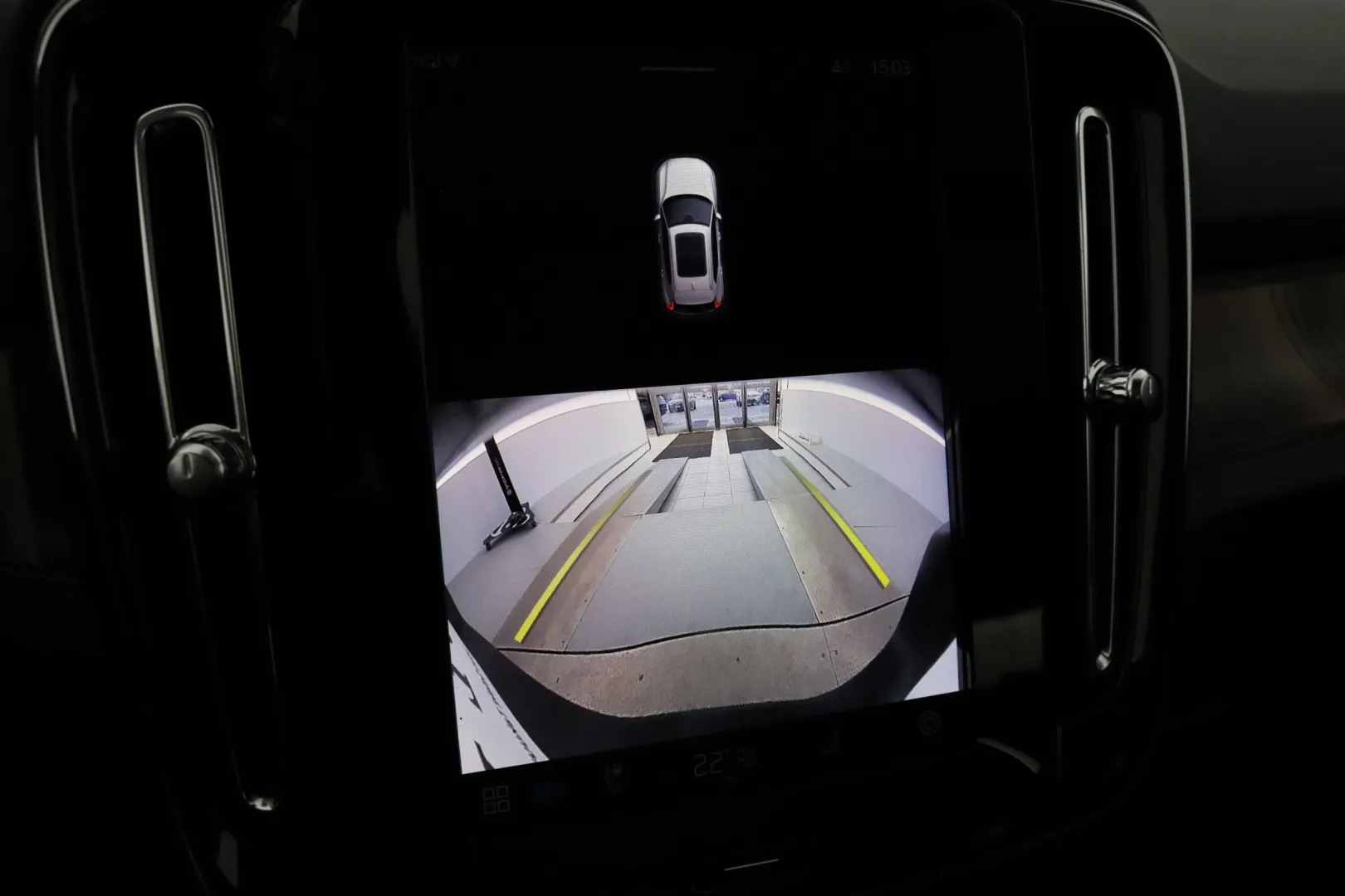 VOLVO XC40 XSM-686 carousel image