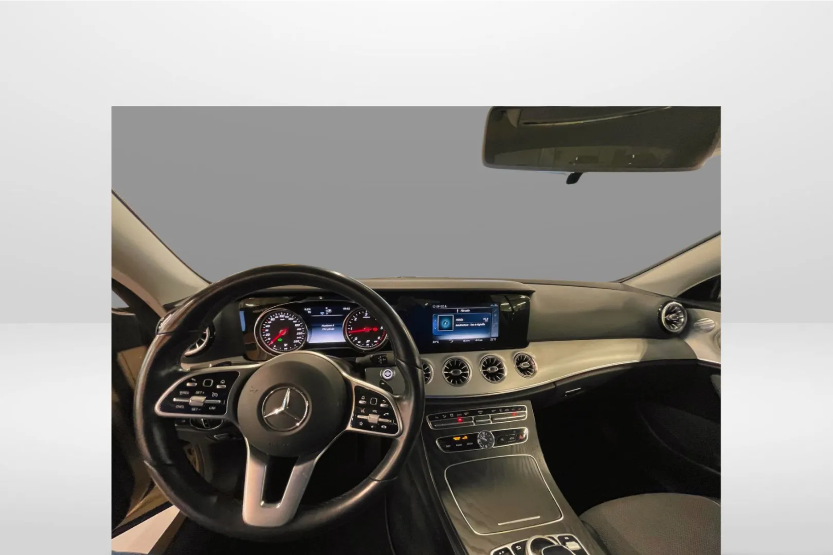 Mercedes-Benz E GOF-567 carousel image