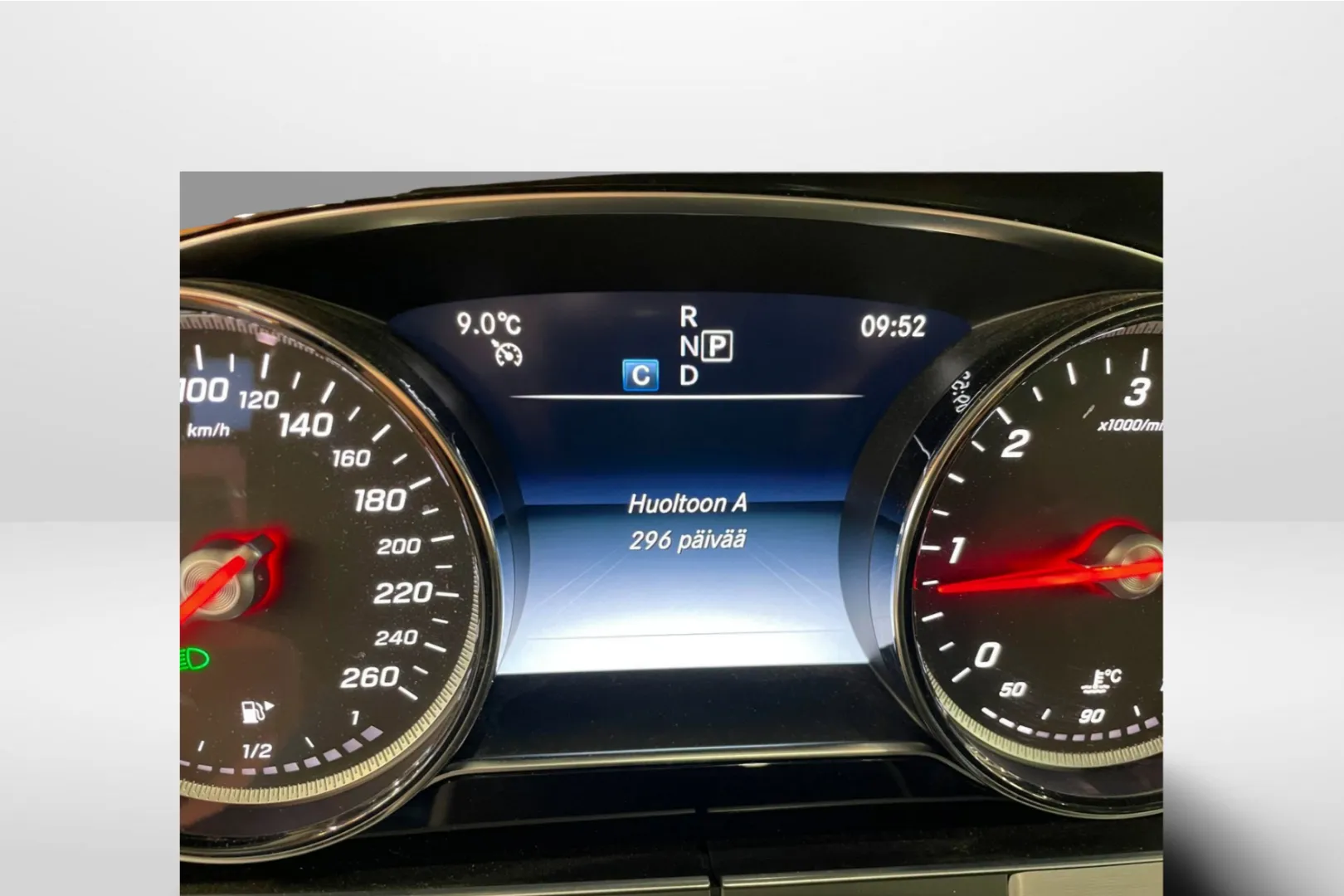 Mercedes-Benz E GOF-567 carousel image