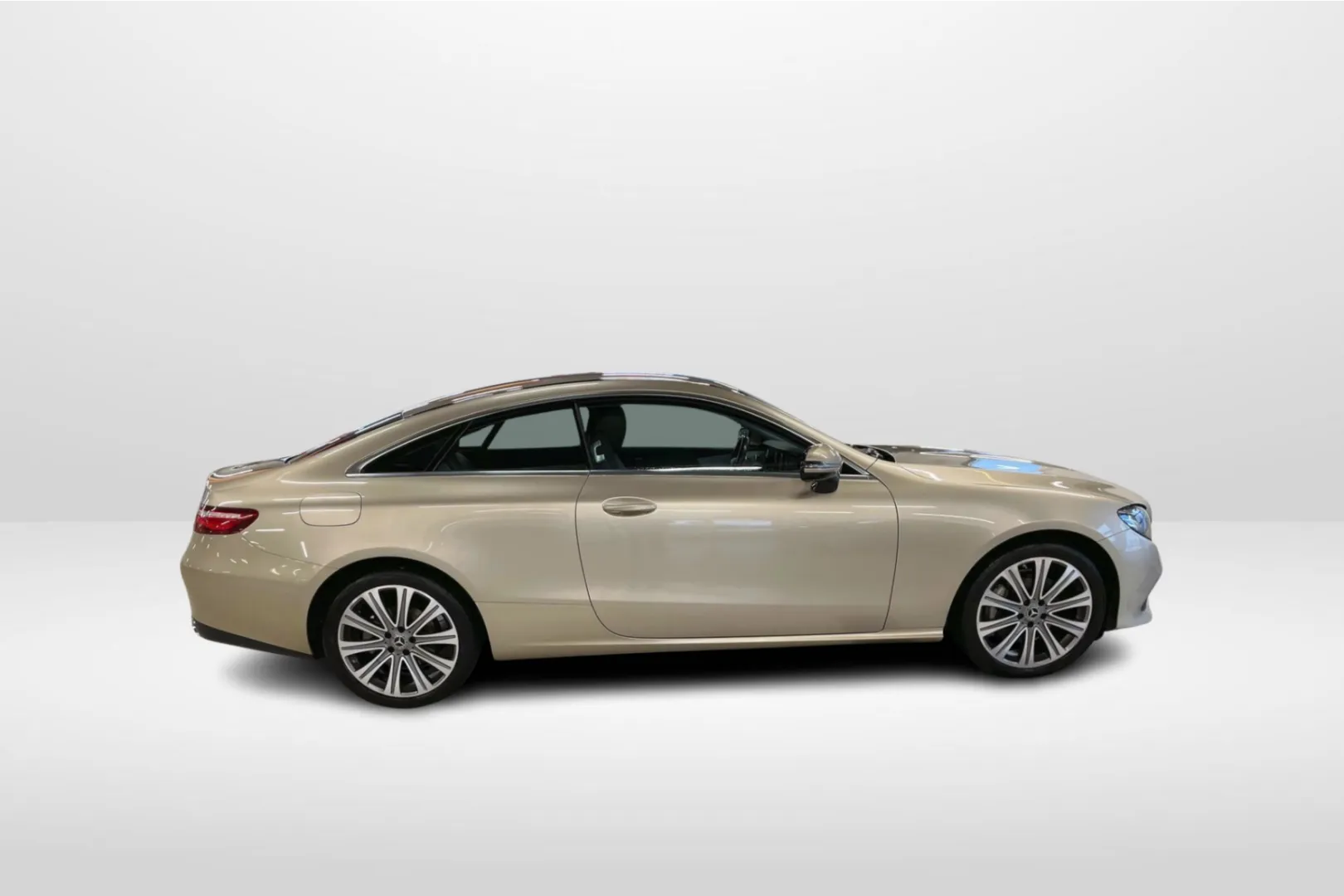 Mercedes-Benz E GOF-567 carousel image