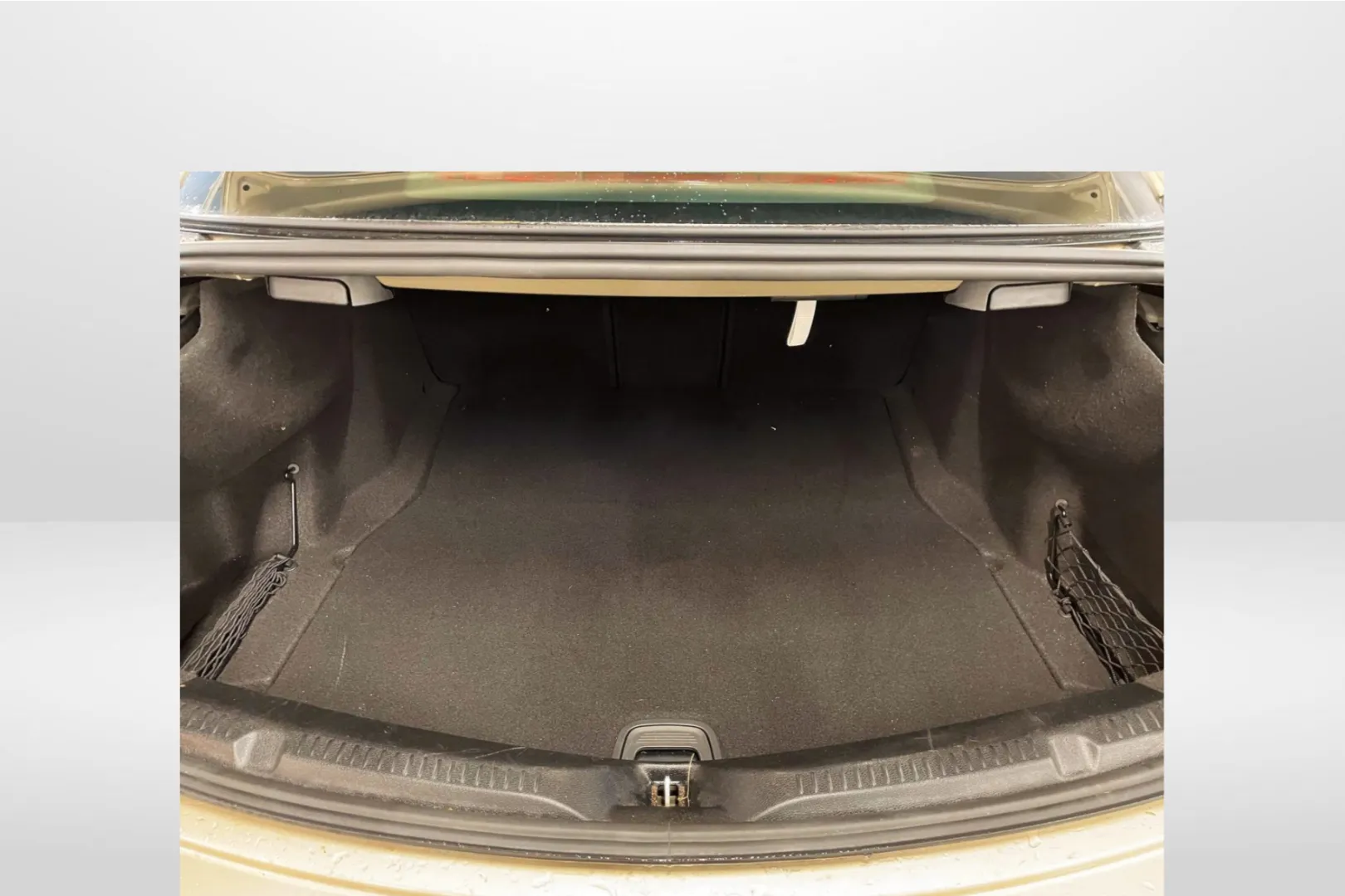 Mercedes-Benz E GOF-567 carousel image