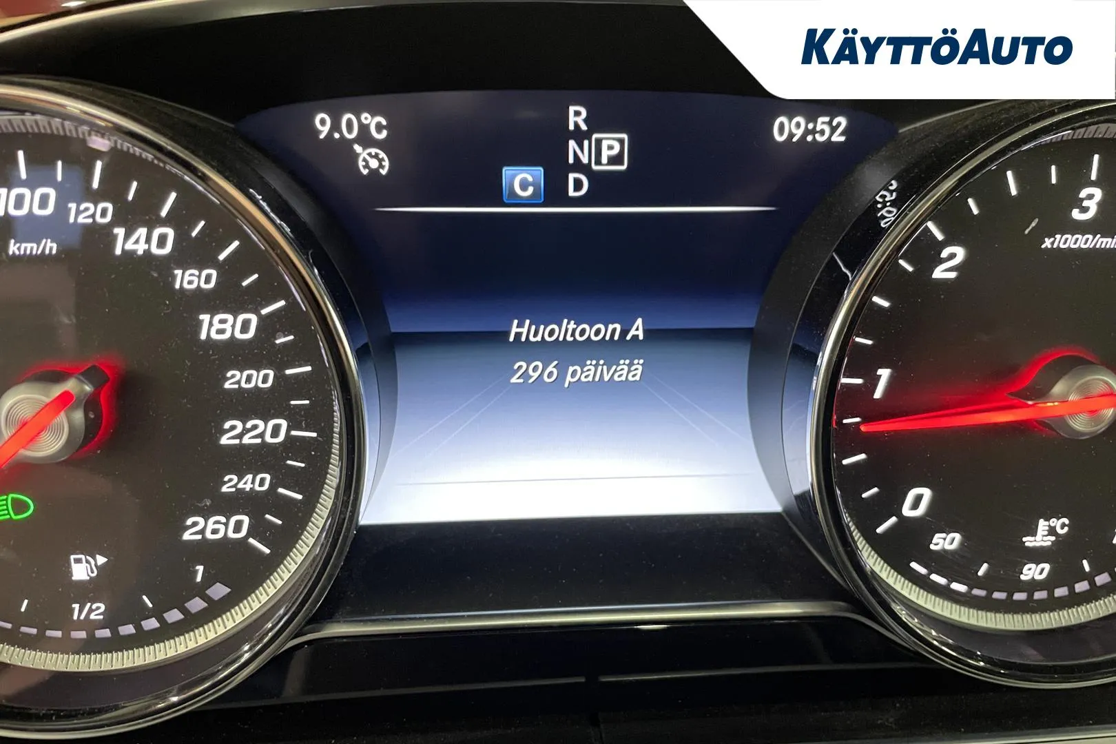 Mercedes-Benz E GOF-567 carousel image