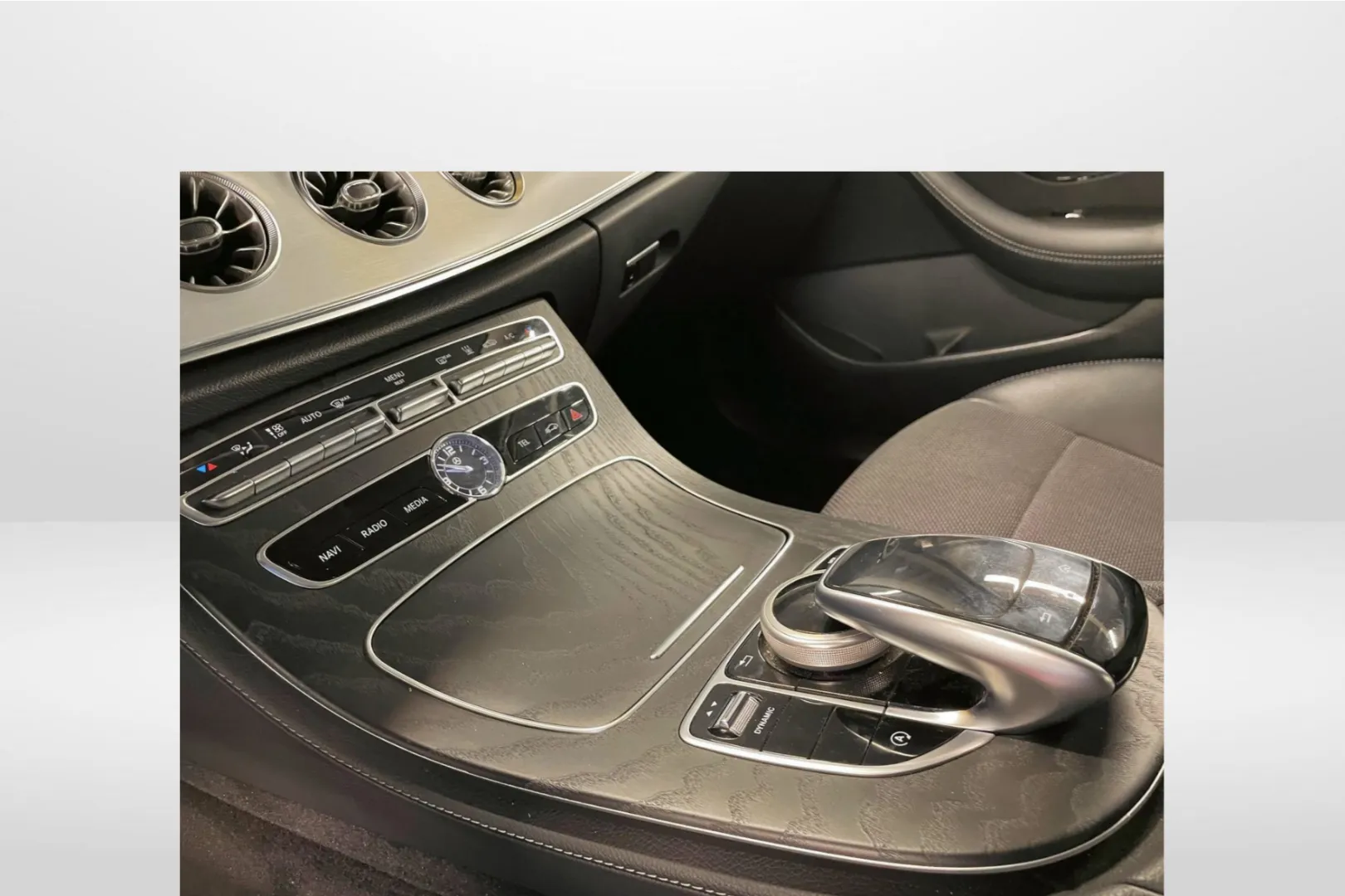 Mercedes-Benz E GOF-567 carousel image