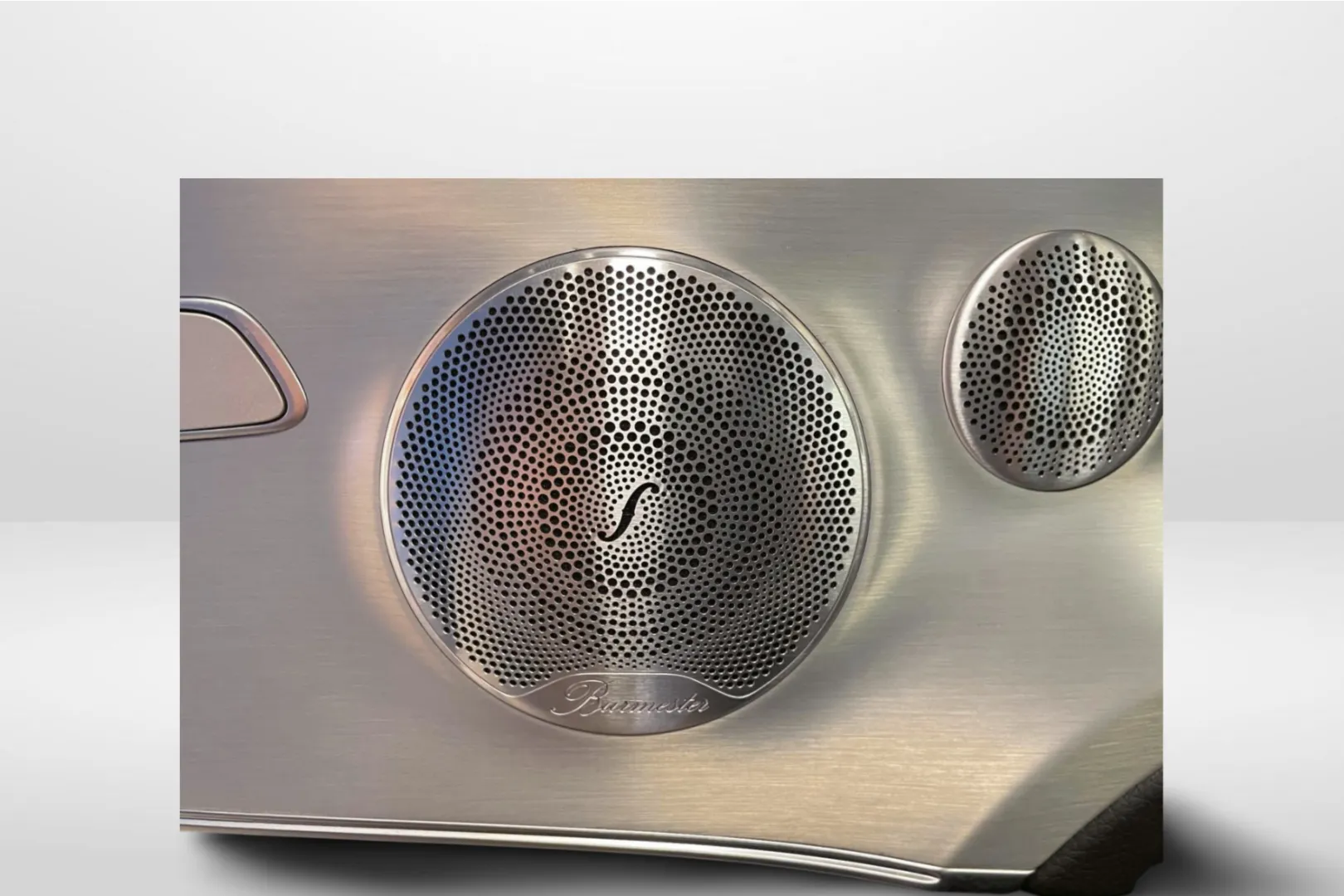 Mercedes-Benz E GOF-567 carousel image