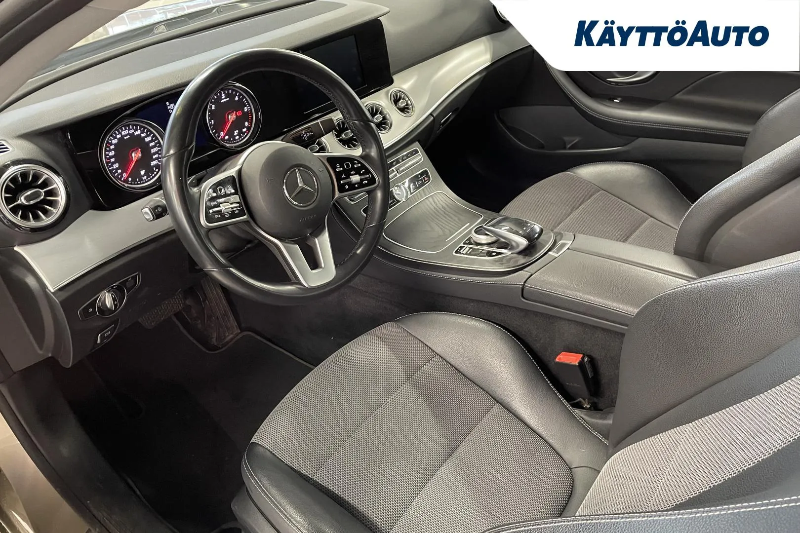 Mercedes-Benz E GOF-567 carousel image