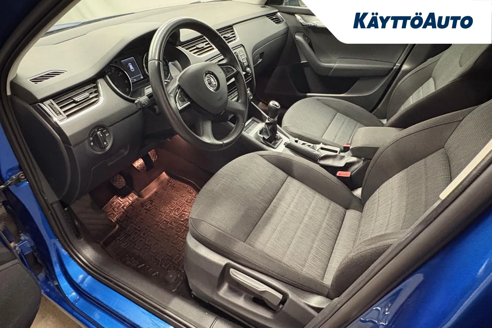 SKODA Octavia NJK-848 carousel image