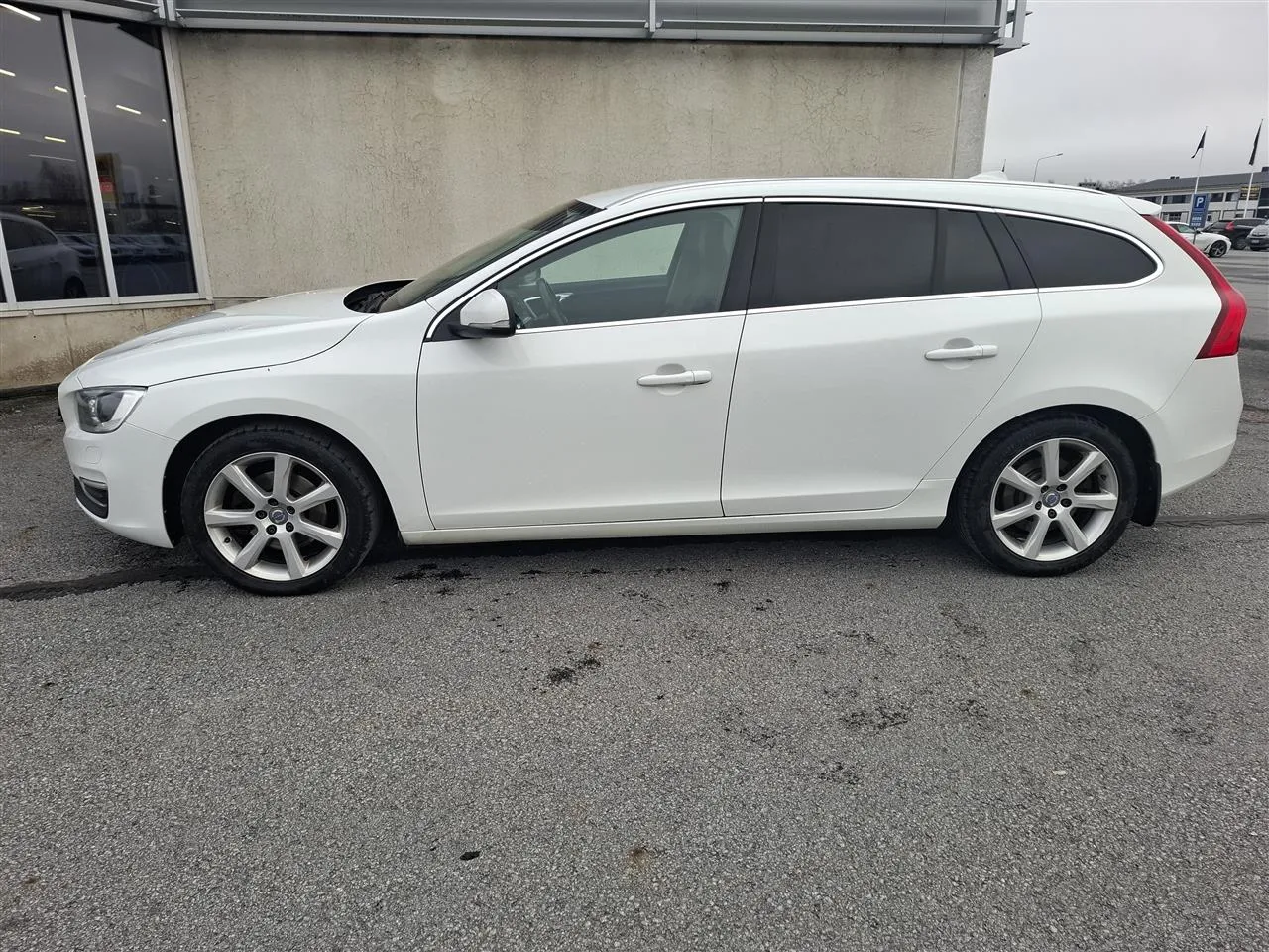 VOLVO V60 JJY-969 carousel image