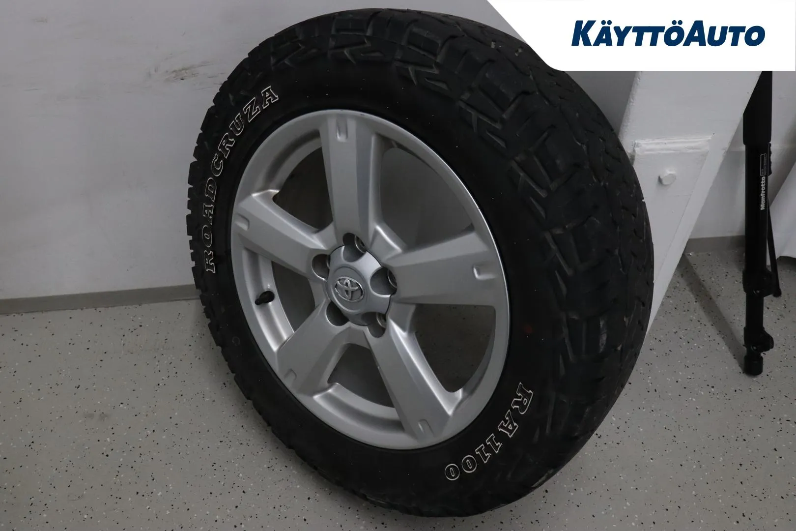 Toyota RAV4 YGI-214 carousel image