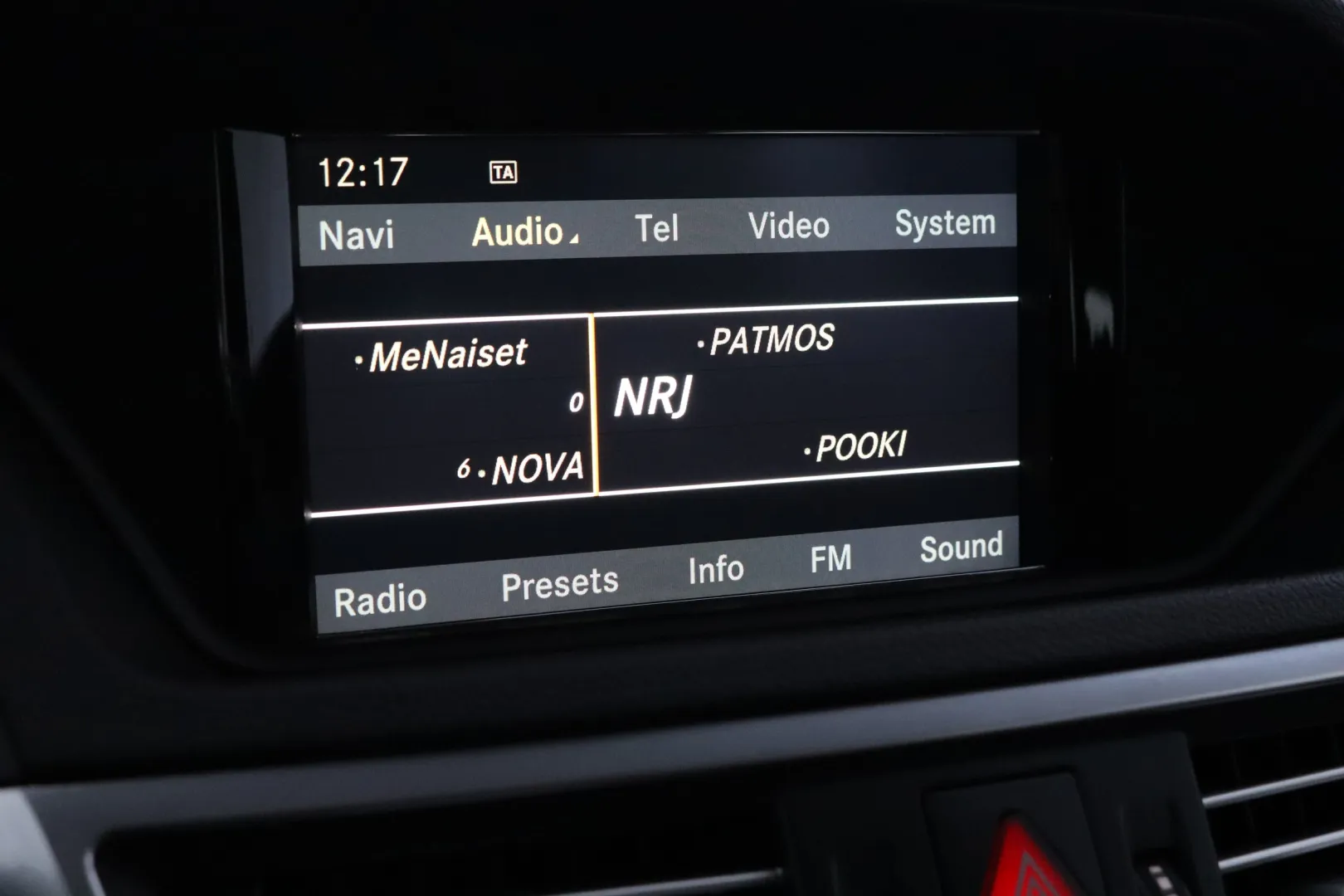 MERCEDES-BENZ E BVL-517 carousel image