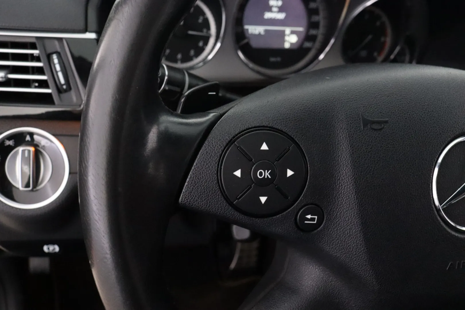 MERCEDES-BENZ E BVL-517 carousel image