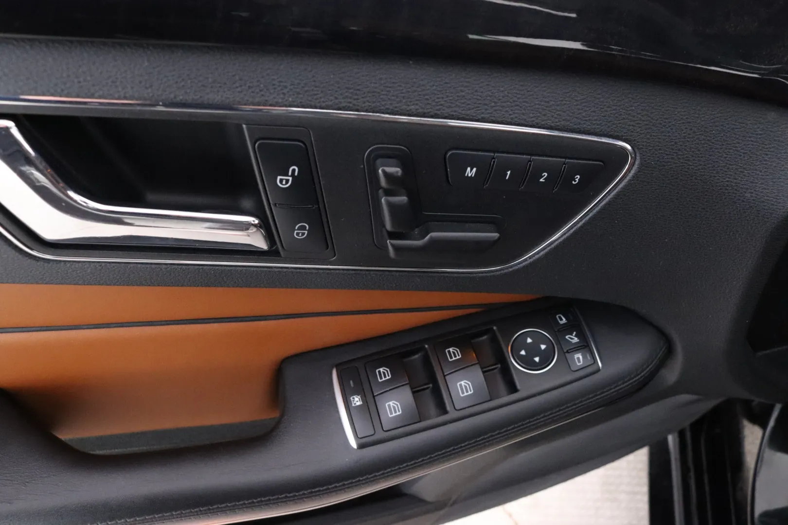 MERCEDES-BENZ E BVL-517 carousel image