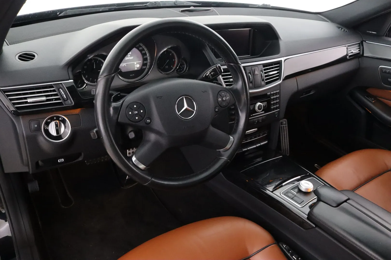 MERCEDES-BENZ E BVL-517 carousel image