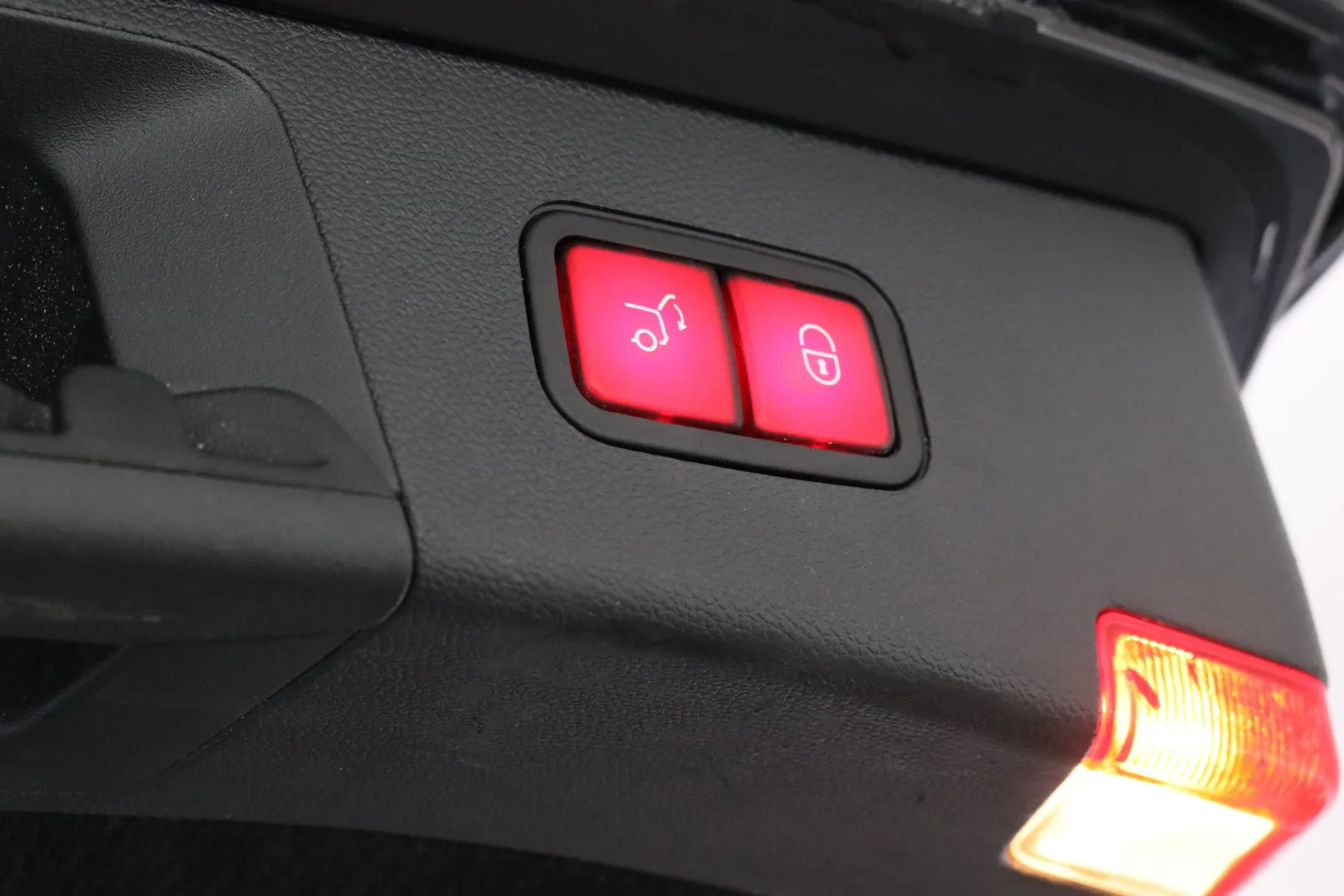 MERCEDES-BENZ E BVL-517 carousel image