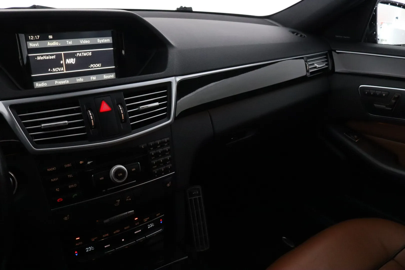 MERCEDES-BENZ E BVL-517 carousel image