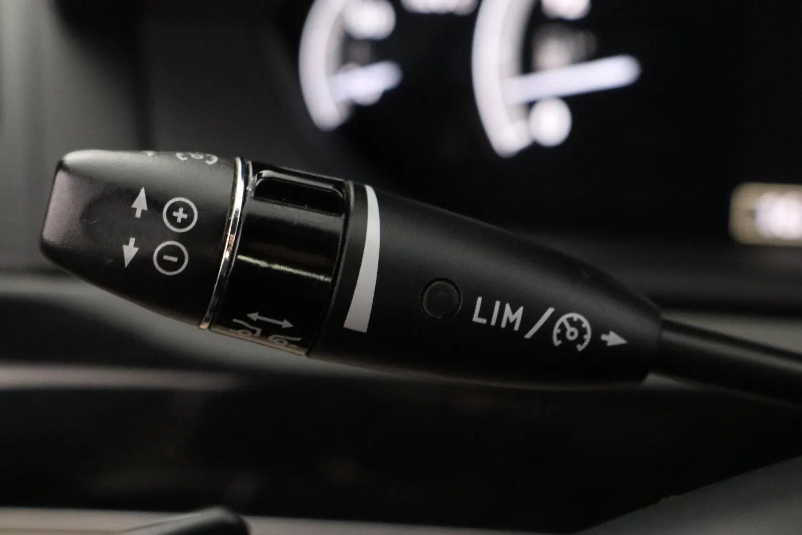 MERCEDES-BENZ S KRT-824 carousel image