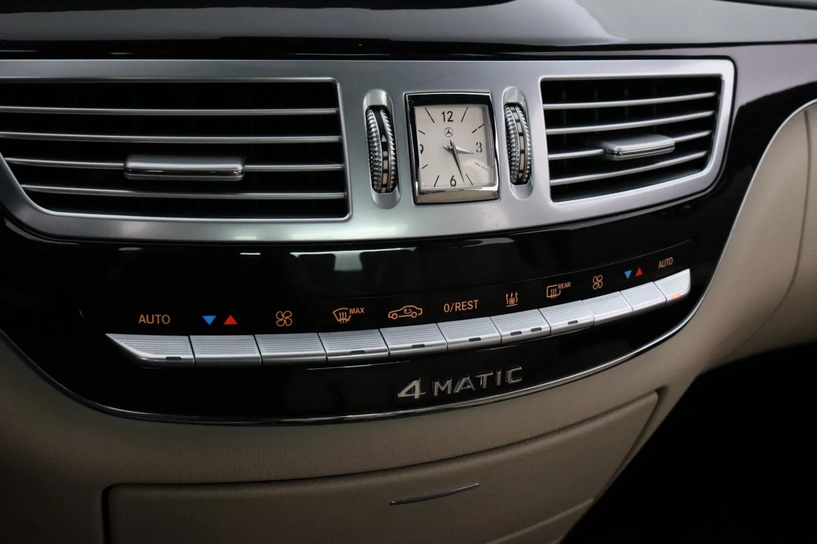 MERCEDES-BENZ S KRT-824 carousel image