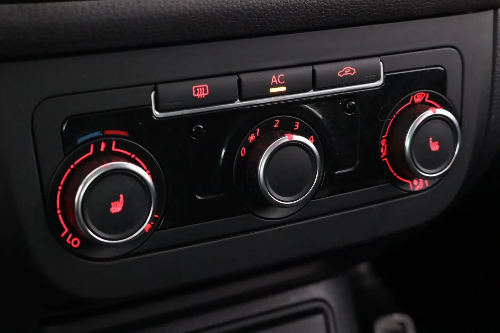 Volkswagen Golf Plus VVR-700 carousel image