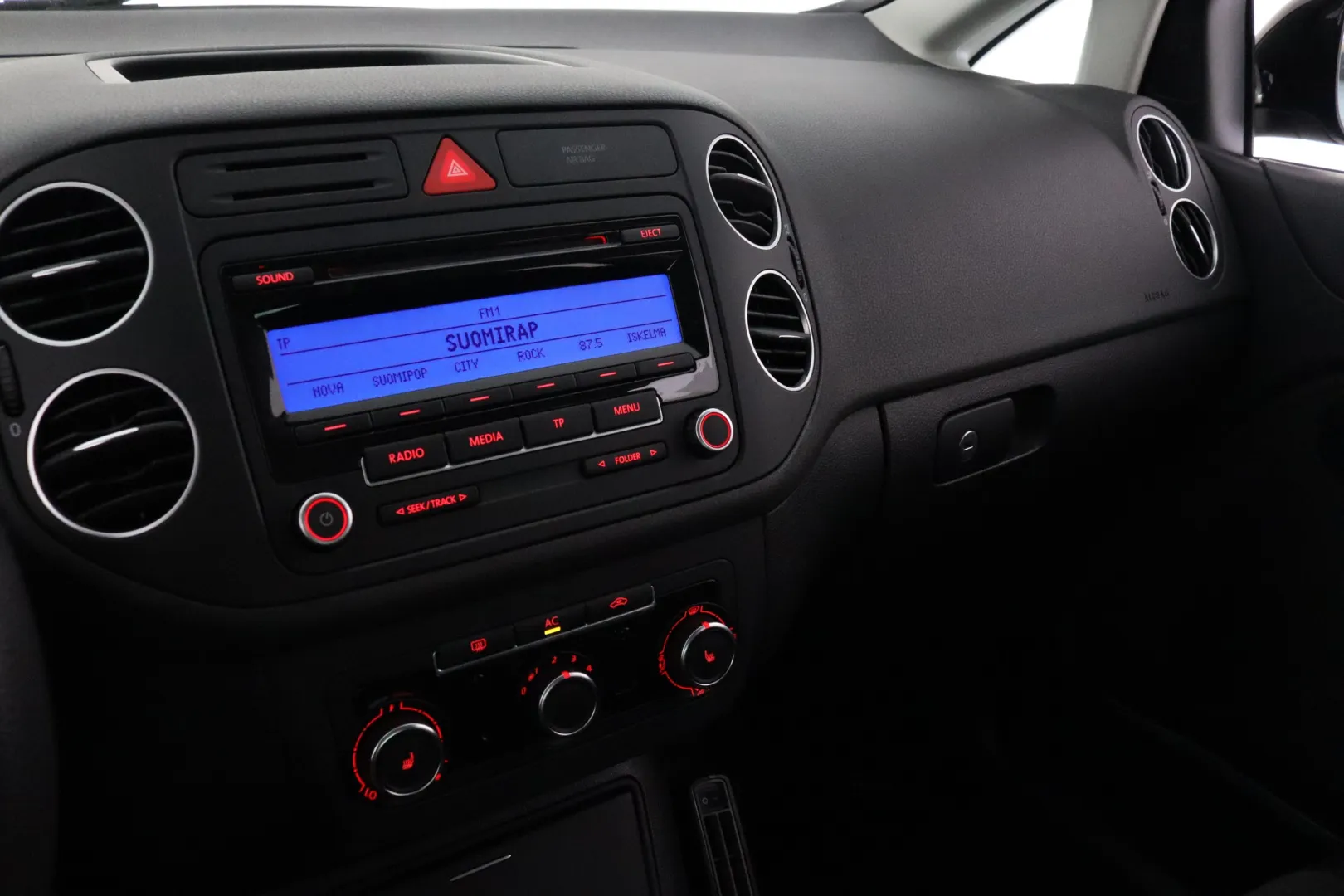 Volkswagen Golf Plus VVR-700 carousel image