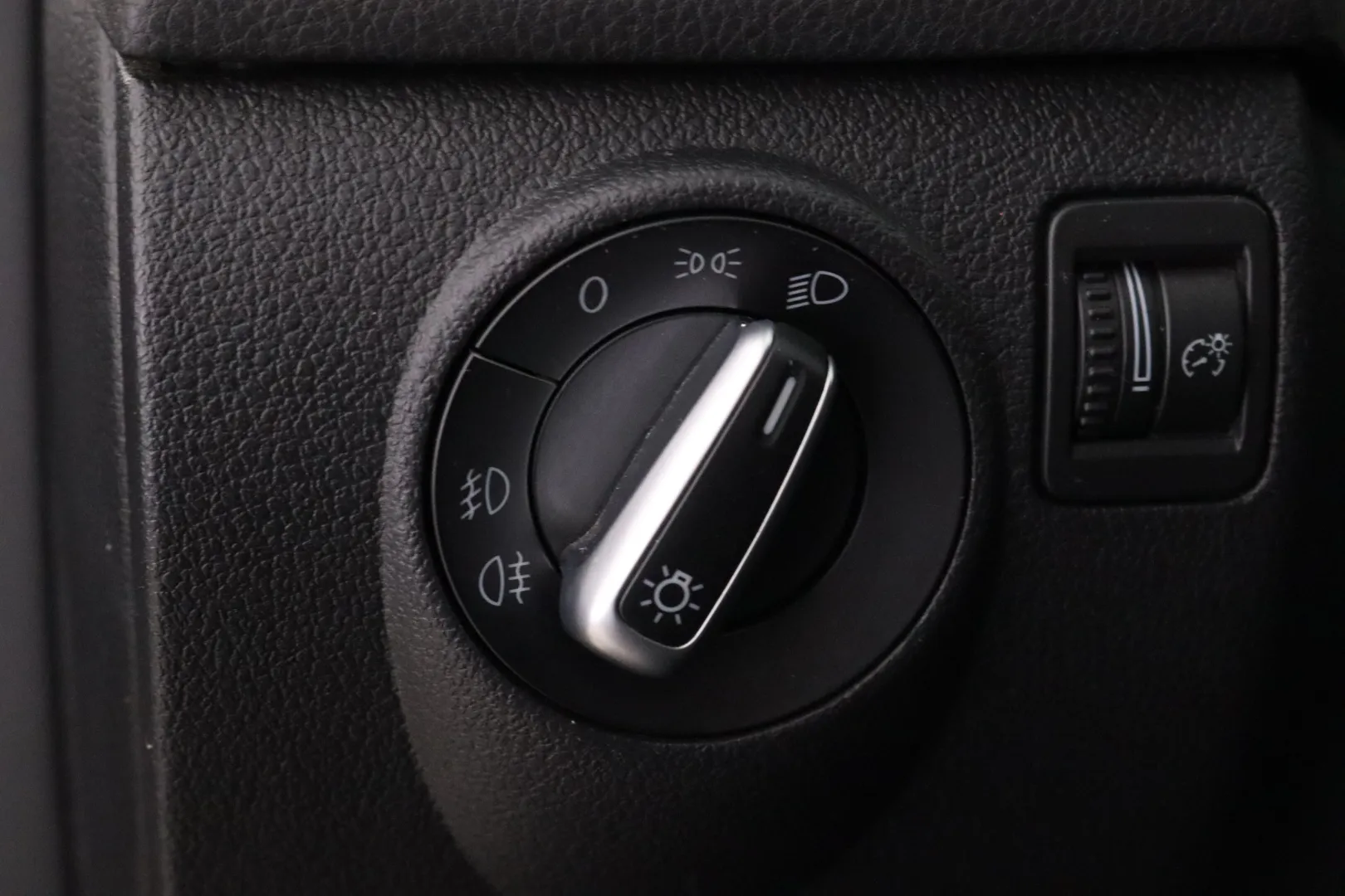 Volkswagen Golf Plus VVR-700 carousel image