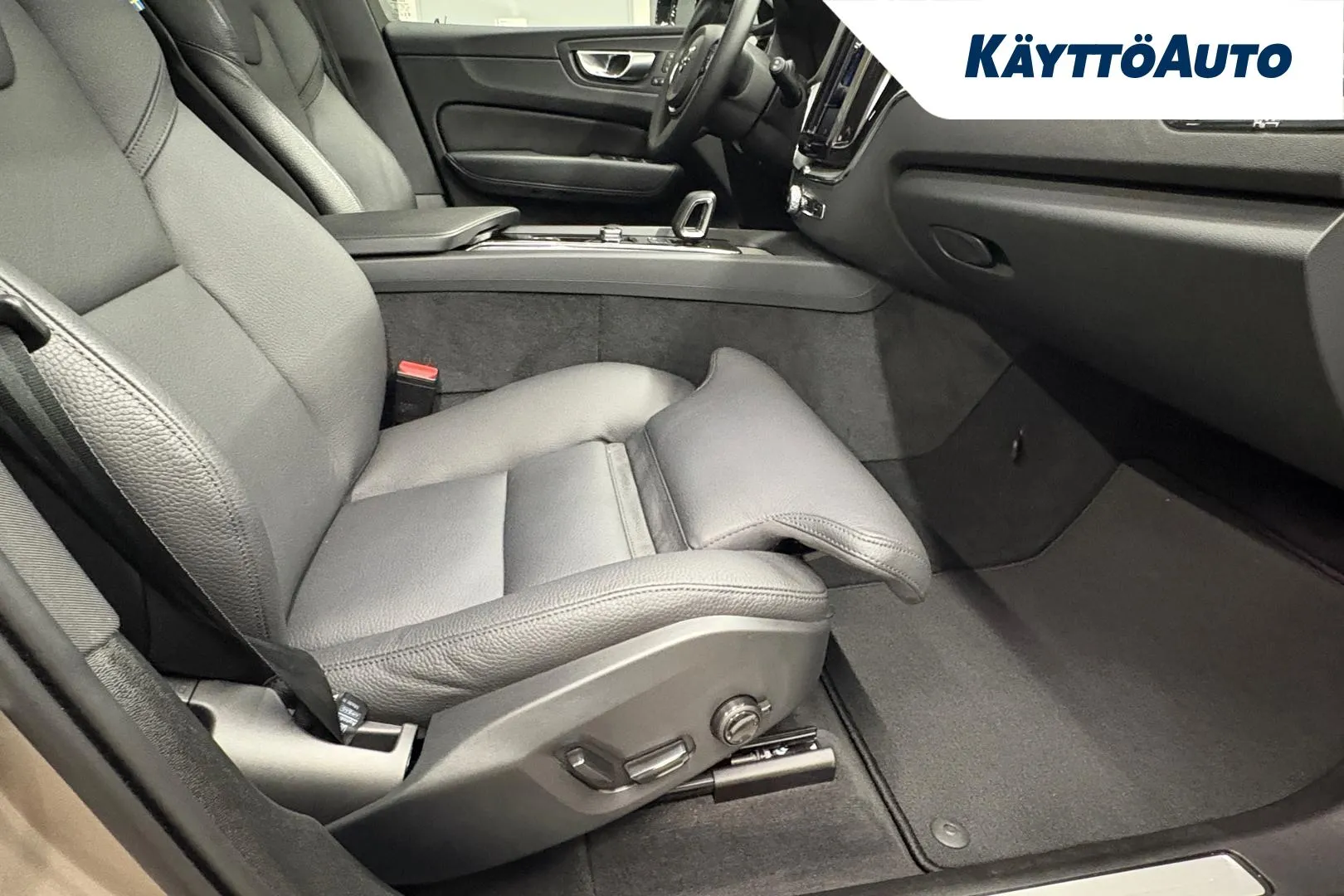 VOLVO XC60 IRH-883 carousel image