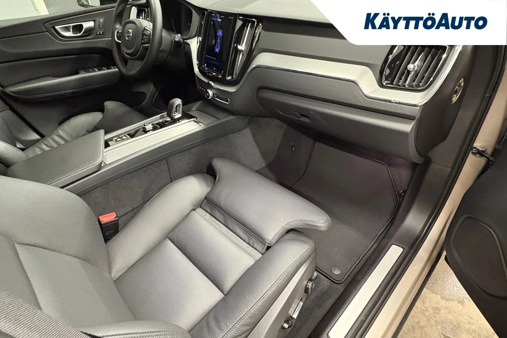 VOLVO XC60 IRH-883 carousel image