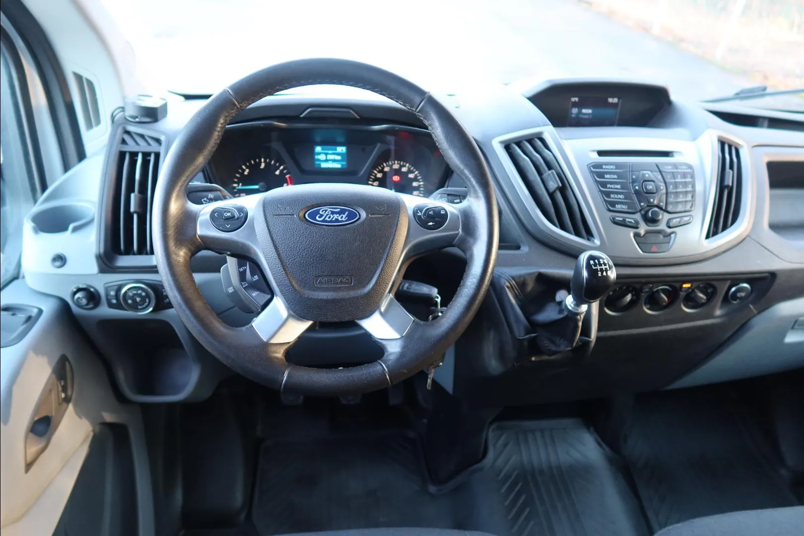 FORD Transit LOU-575 carousel image