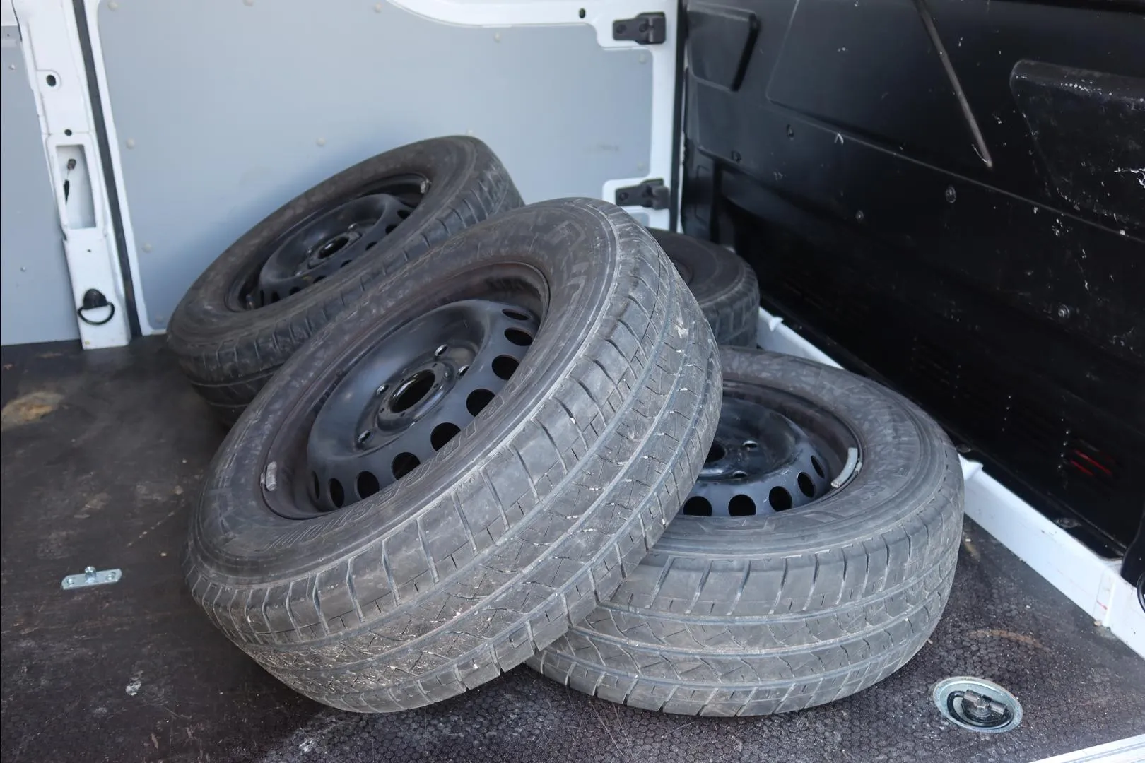 FORD Transit LOU-575 carousel image