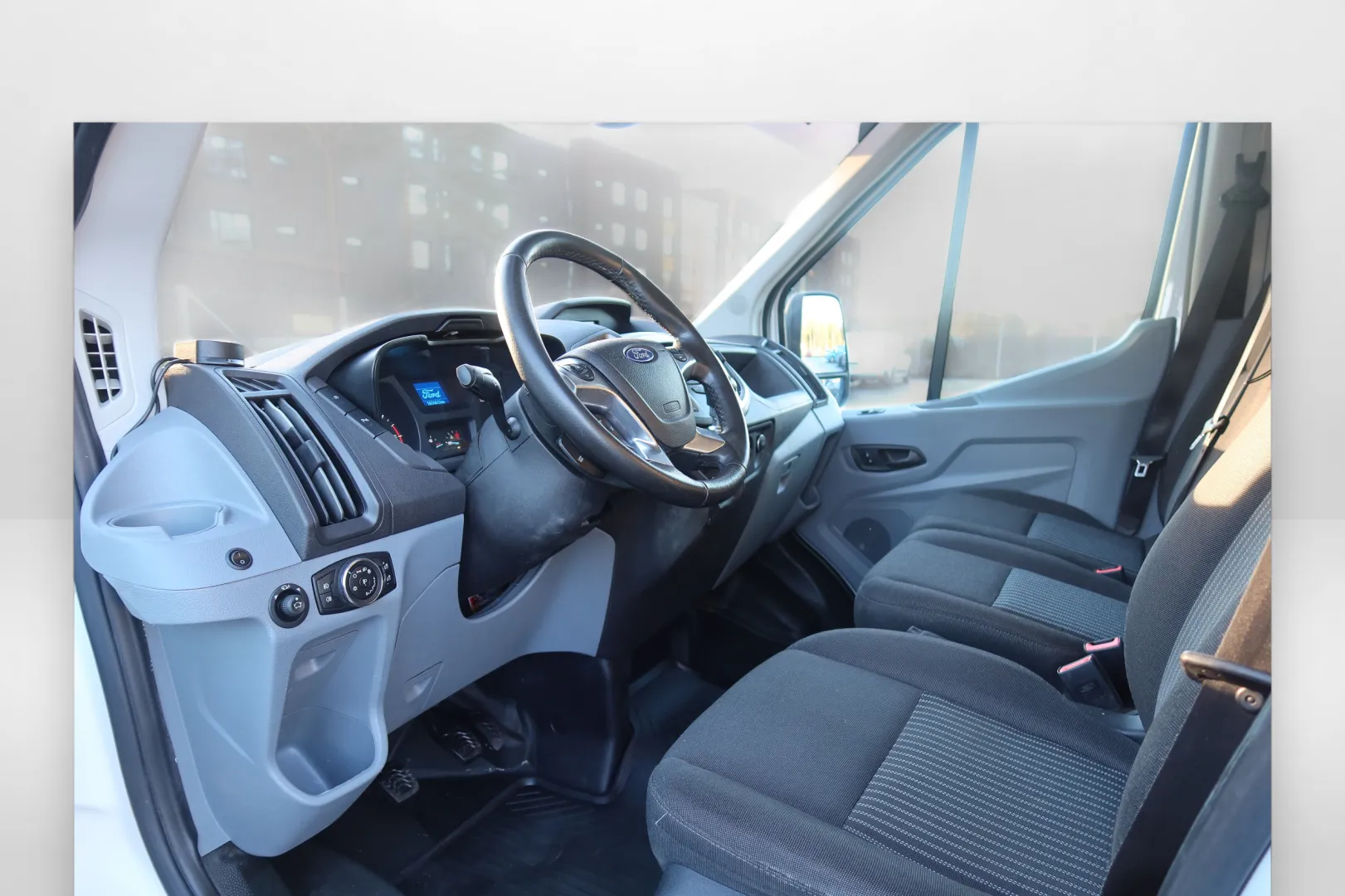 FORD Transit LOU-575 carousel image