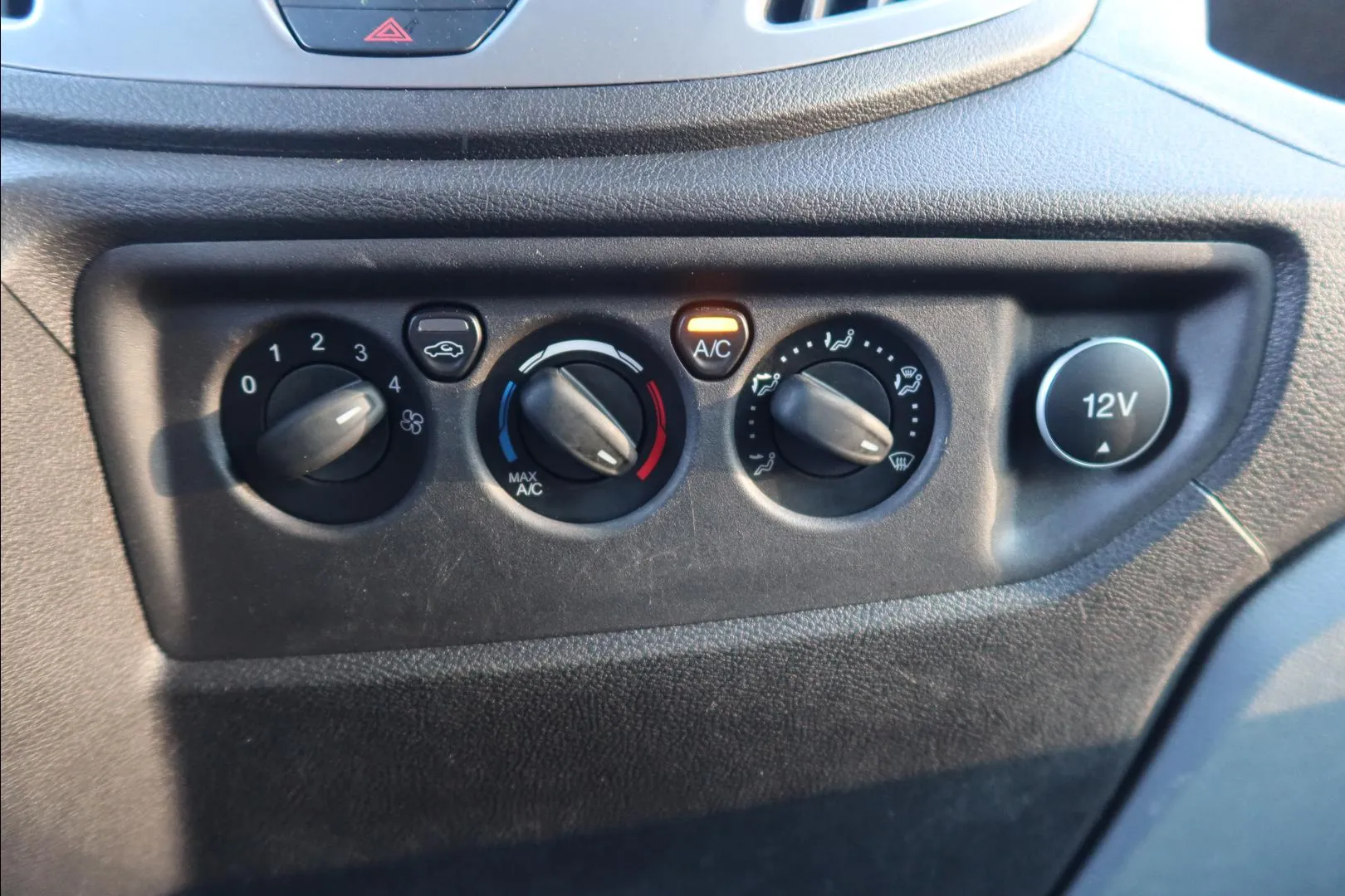 FORD Transit LOU-575 carousel image