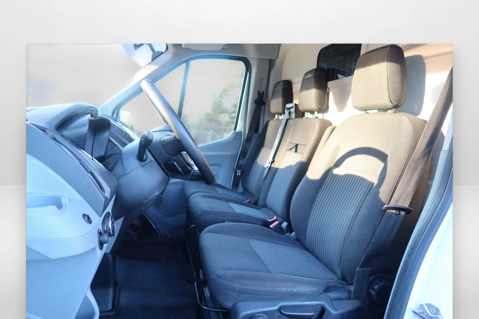 FORD Transit LOU-575 carousel image