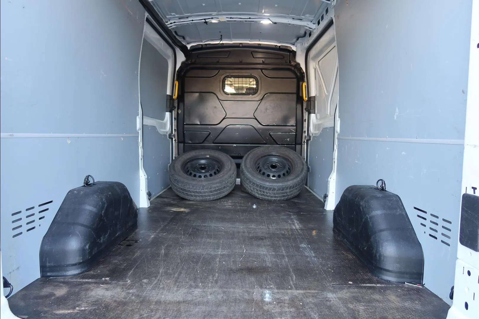 FORD Transit LOU-575 carousel image