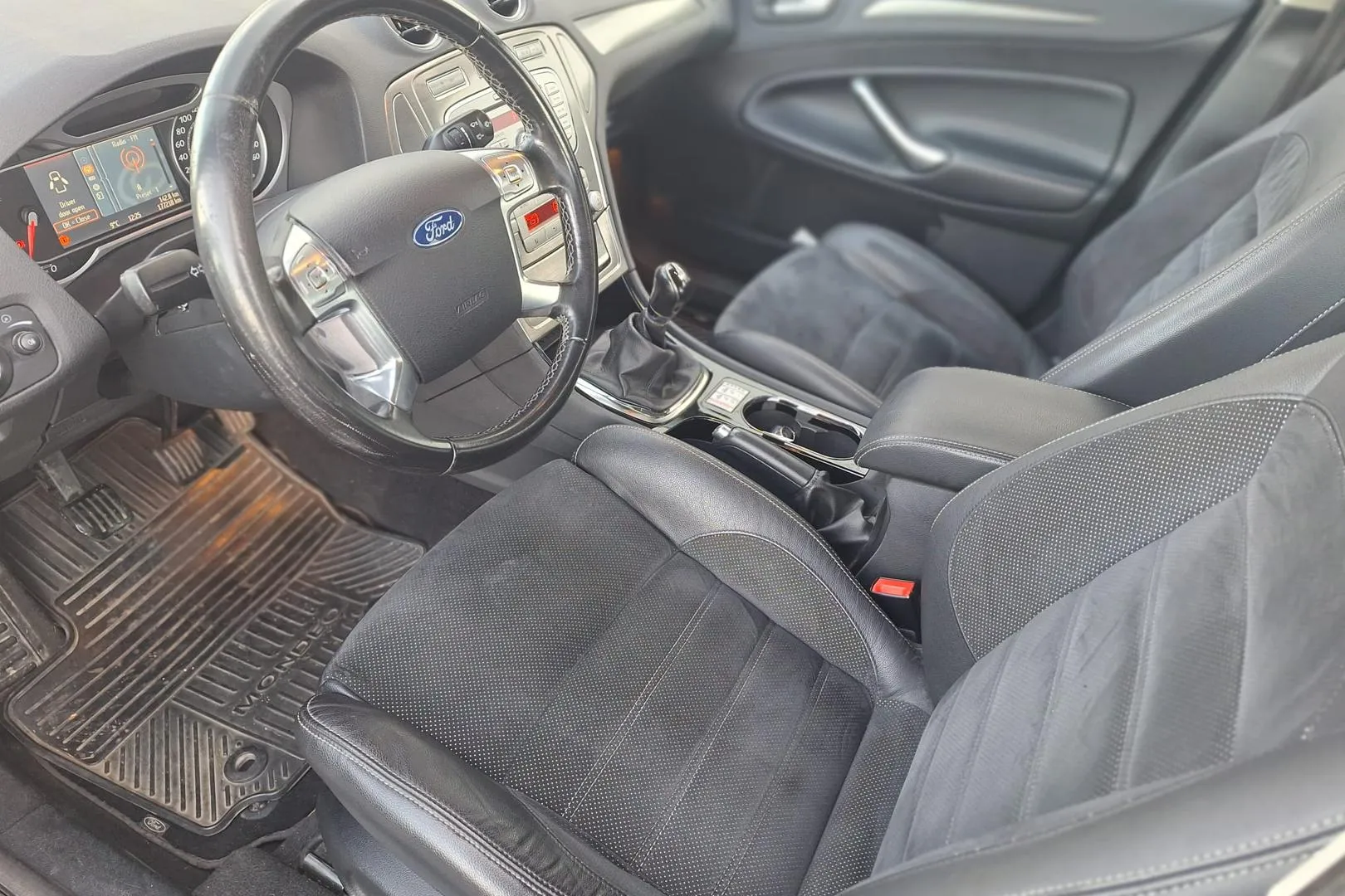 FORD Mondeo IJM-136 carousel image