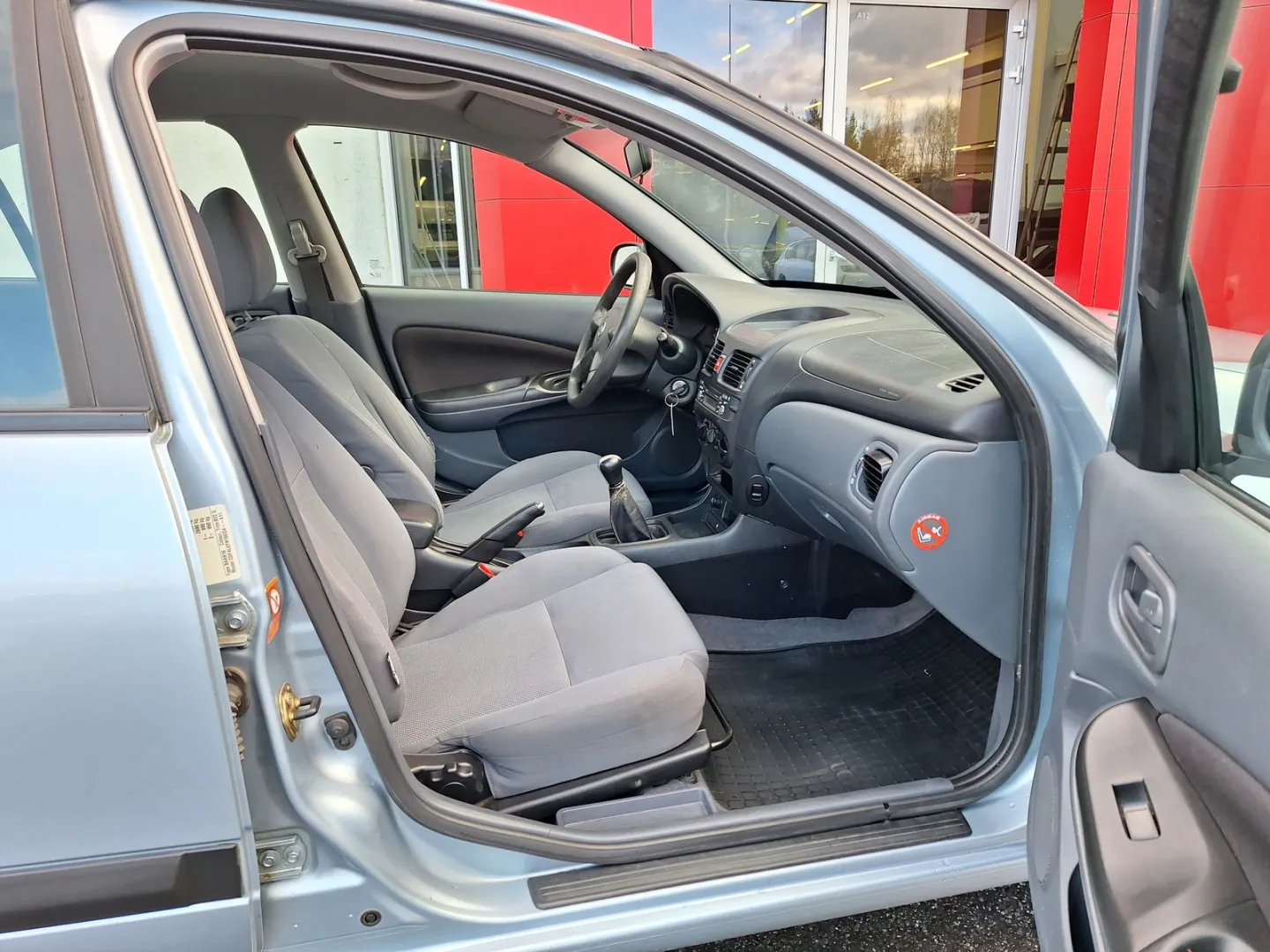 Nissan Almera AUF-642 carousel image
