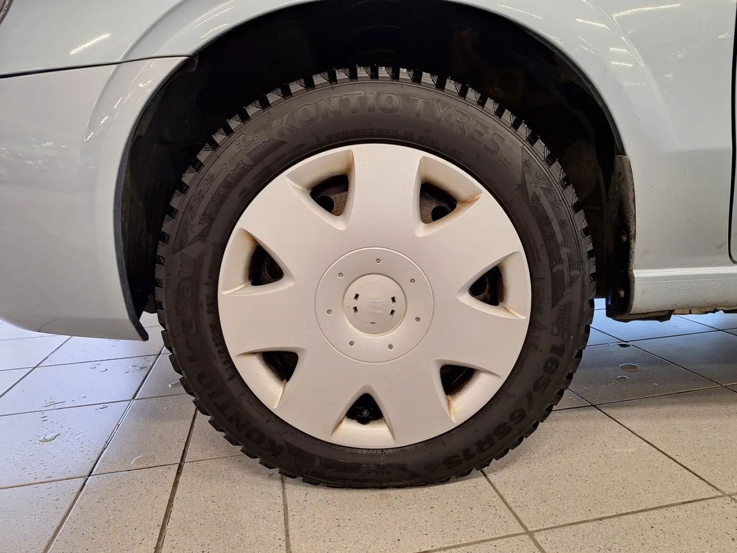 Nissan Almera AUF-642 carousel image