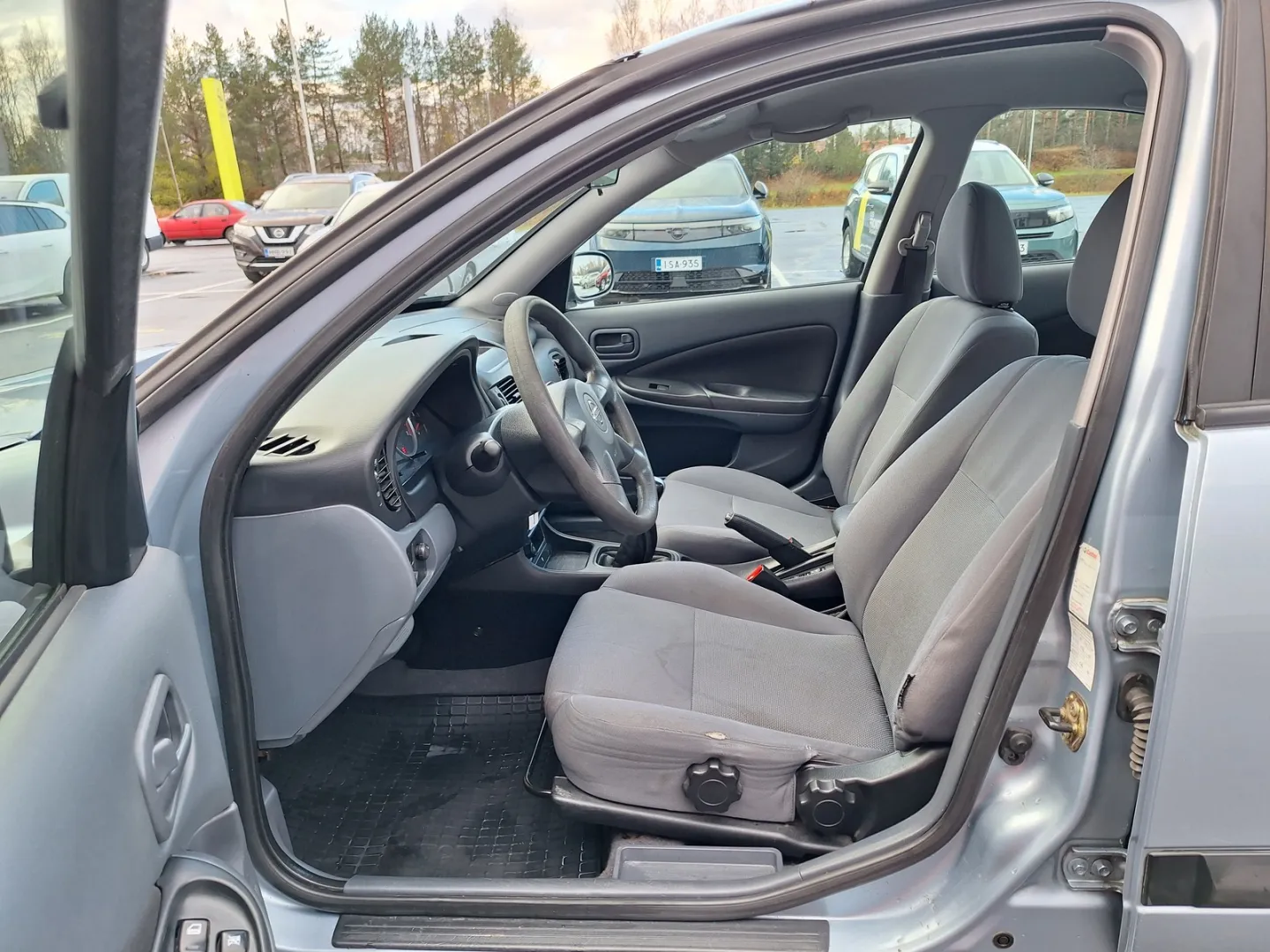 Nissan Almera AUF-642 carousel image