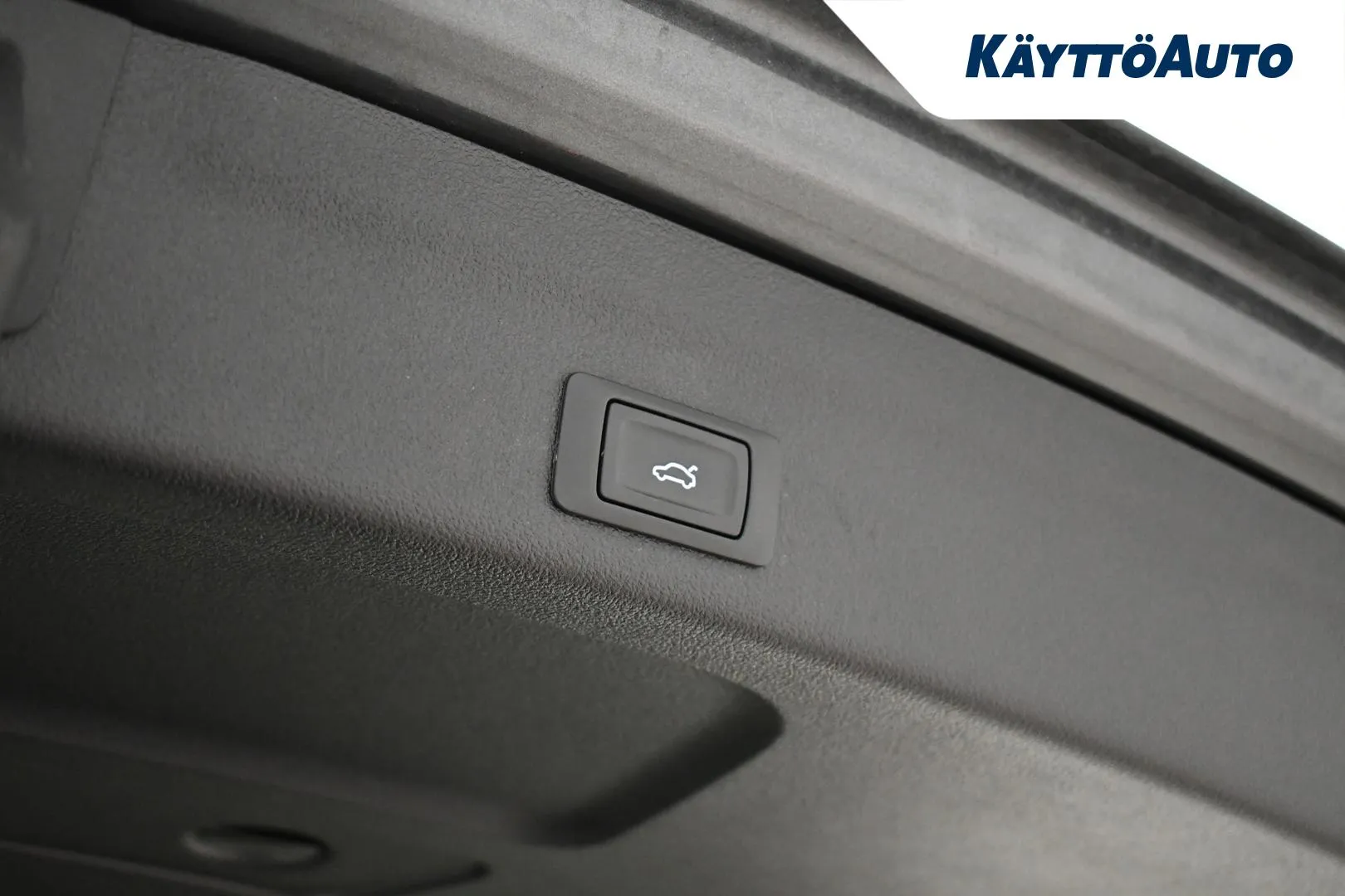 AUDI A6 KUH-813 carousel image