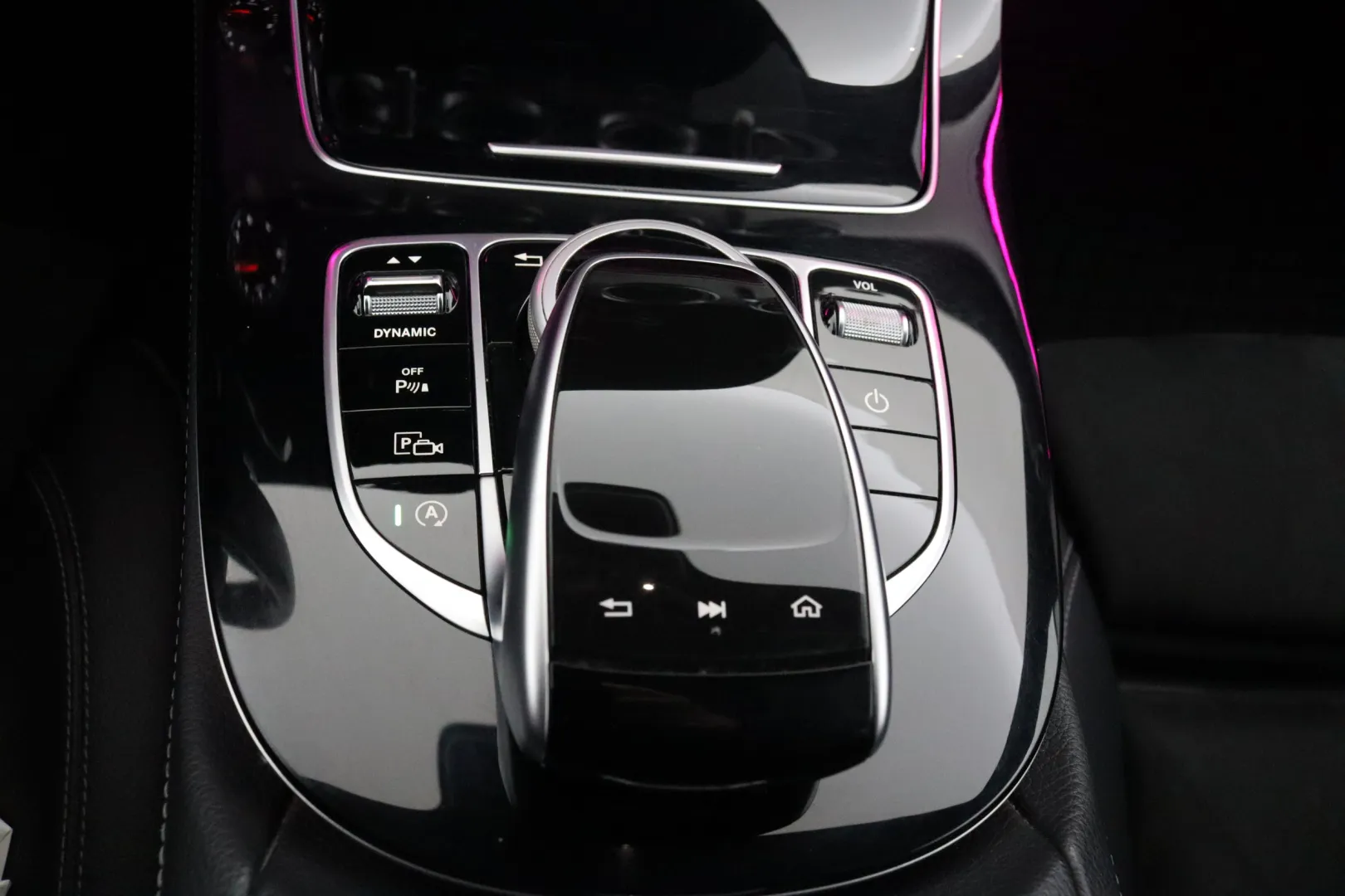 MERCEDES-BENZ E LON-216 carousel image