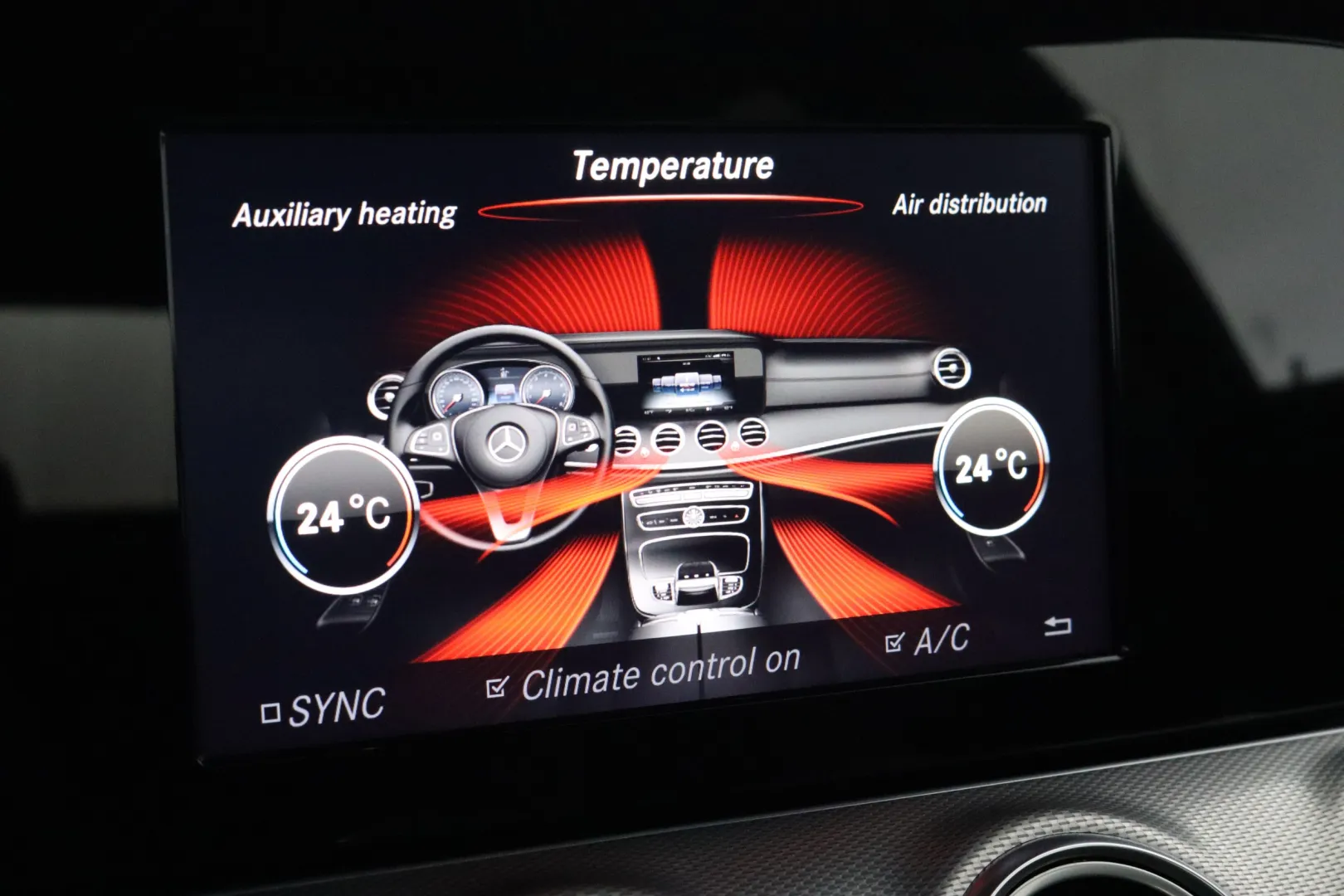 MERCEDES-BENZ E LON-216 carousel image